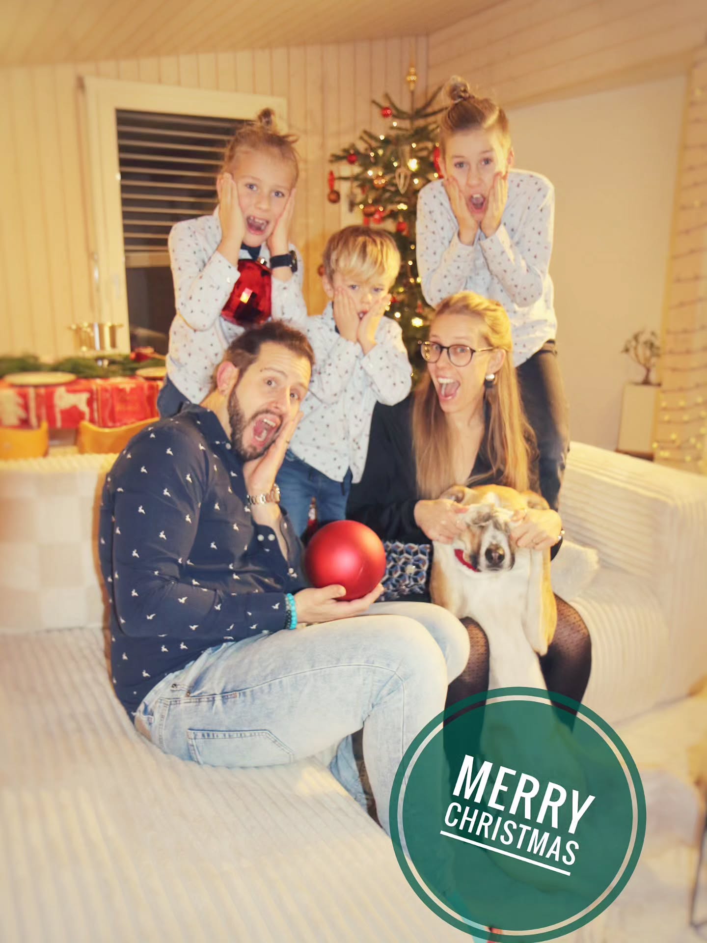 ᴊᴏʏᴇᴜx ɴᴏËʟ 🎅🏼🎄💋
De nous à vous 💌 Que ces moments vous apportent le réconfort, l'amour et la sérénité souhaités.
Une douce pensée pour ceux et celles qui n'ont pas eu le bonheur d'avoir la personne attendue à leur tablée durant cette fin d'année 🌟
Profitez des vôtres, protégez votre paix et priorisez votre bonheur ✨️🥰
Merci d'être là, nos échanges ici ont beaucoup de valeur pour moi ❣️ mais n'oubliez pas d'être là pour vous aussi, avant tout. Dans ce monde où tout s'accélère, tout se délaisse, tout s'ignore.. faites-vous passer avant car personne ne le fera à votre place 🙏🏻😽
Joyeux Noël | Merry Christmas | Xmas Time