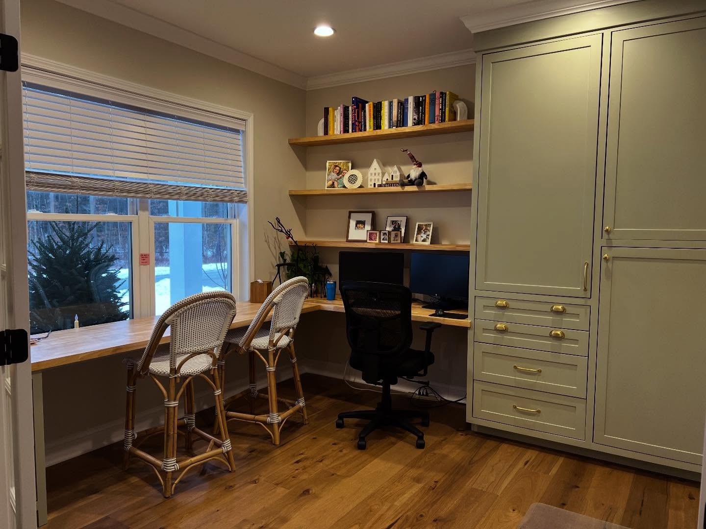 From blank wall to built-in perfection ✨
This custom home office features:
✔️ Floating custom wood desktops
✔️ Floor-to-ceiling cabinetry
✔️ Open shelving with hidden storage
✔️ A layout designed for real-life work
Every detail was thoughtfully designed and built in-house by LLS Design Build.
📍 Saratoga Springs, NY
🛠 Custom Built-Ins | Interior Renovations
#LLSDesignBuild #CustomOffice #HomeOfficeDesign #CustomCabinetry SaratogaSpringsNY