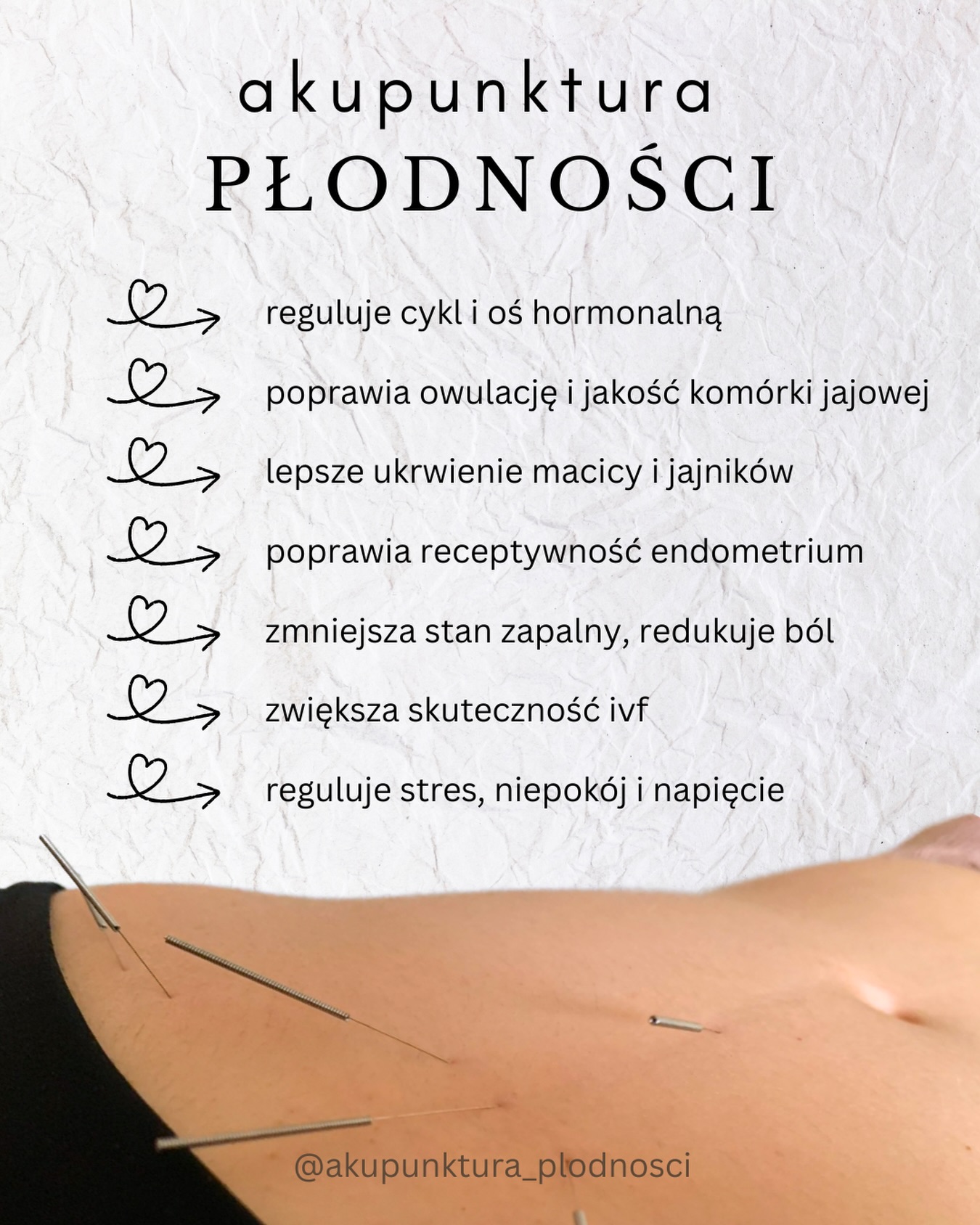 Akupunktura wspierająca płodność 🌿
W pracy z kobietami starającymi się o ciążę zawsze podkreślam jedno:
to jest proces, a nie jednorazowy zabieg.
Najczęściej jako punkt odniesienia przyjmujemy:
• około 3-miesięczną terapię,
• cotygodniowe wizyty,
• pracę prowadzoną zgodnie z fazami cyklu.
Te 3 miesiące to wskazówka, a nie sztywna reguła.
To, jak szybko organizm wraca do równowagi, jest bardzo indywidualne i zależy m.in. od:
– wyjściowego stanu zdrowia i gospodarki hormonalnej,
– konstytucji organizmu,
– poziomu stresu i obciążenia emocjonalnego,
– snu, odżywiania i ogólnej higieny stylu życia.
Dlaczego w ogóle mówimy o czasie?
Bo ciało potrzebuje przestrzeni, aby:
– wyregulować cykl i odpowiedź hormonalną,
– poprawić jakość owulacji i warunki w macicy,
– wyciszyć układ nerwowy i obniżyć napięcie,
– stworzyć stabilniejsze środowisko do poczęcia.
Dlatego warto uwzględnić ten proces:
🌿 planując naturalne starania,
🌿 przygotowując się do procedury IVF,
🌿 przed transferem zarodka, aby ciało było jak najlepiej przygotowane.
Akupunktura pomaga wrócić do równowagi.
Zaopiekuj się sobą w Bertha Holistic 🌱