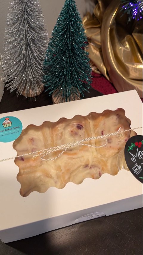 Behind the scenes: cranberry orange rolls
Only 1️⃣ more day until Christmas Eve! Hopefully your holiday to-do list is winding down and you can sit back and relax!
#cranberries #cranberryorange #sweetrolls #christmas #holidayseason #christmasbreakfast #homebaker #homebakery #homemadewithlove #rachelbakescakes