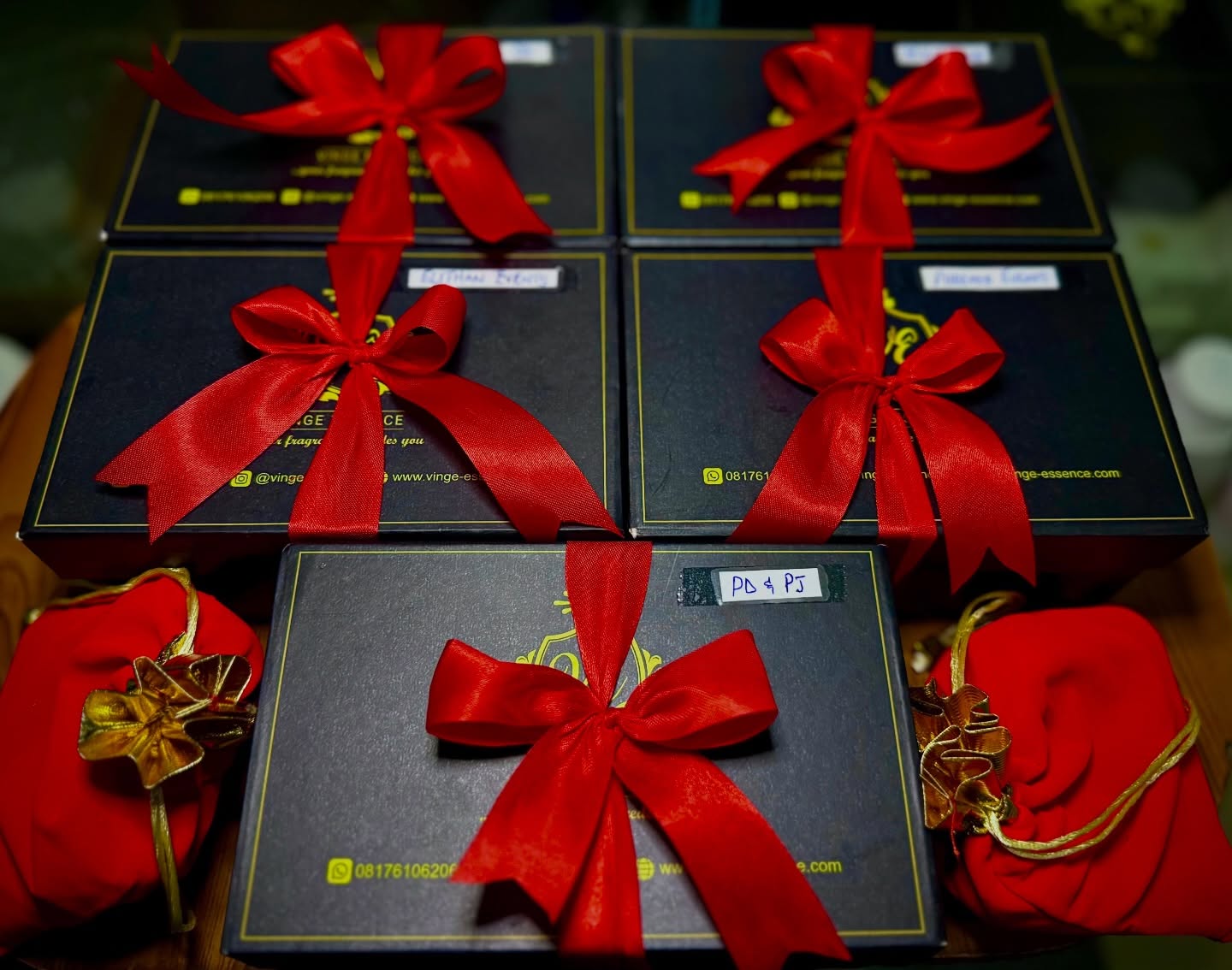Happy Boxing Day from Vinge Essence ๐ฅณ๐ donโt you like our gift boxes??? Christmas Day got us in a chokehold ๐
#boxingday #giftboxes #giftideas #vingeboxes