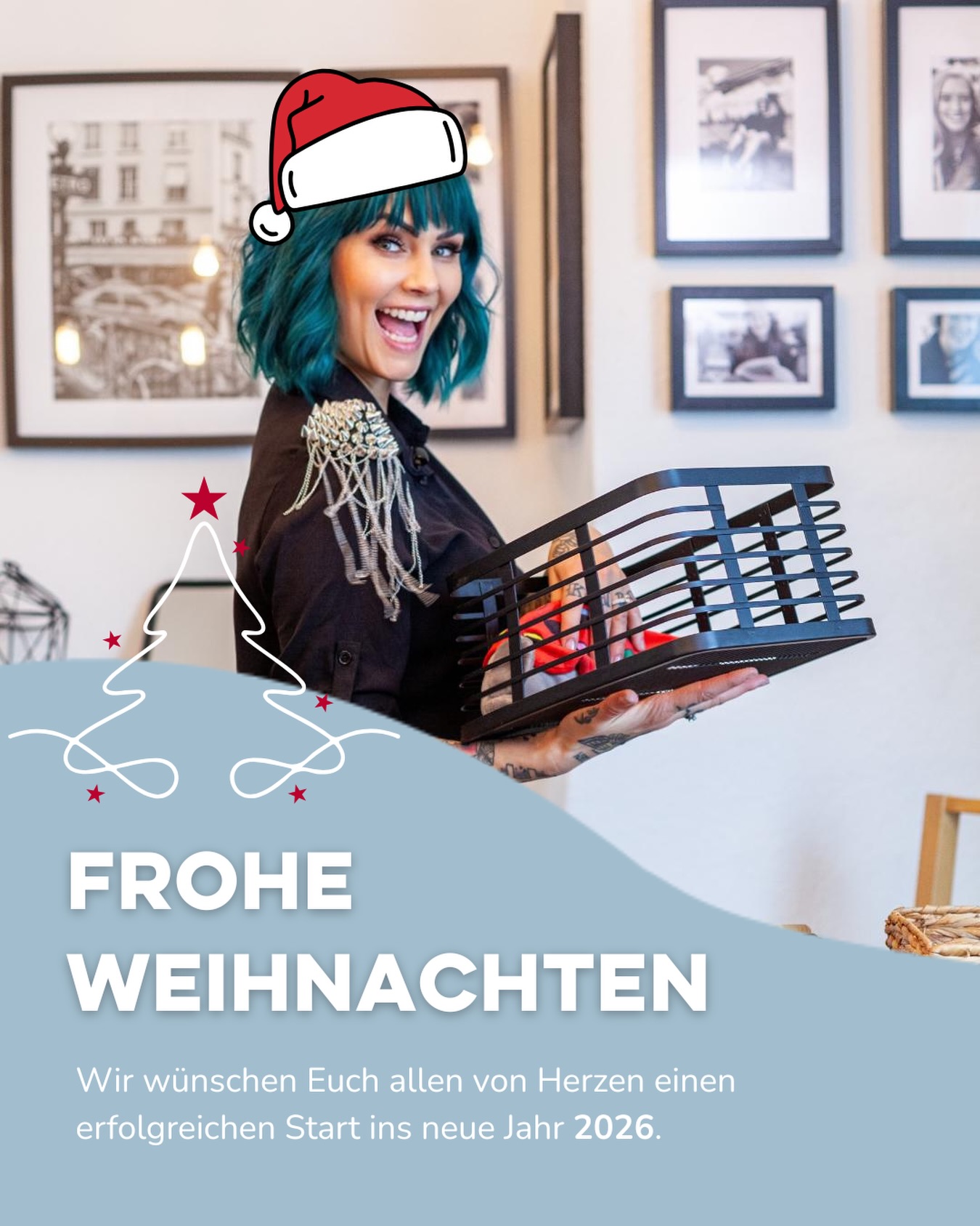 🎄 Frohe Weihnachten aus der Akademie der Ordnung
Ein Jahr voller Entwicklung, Mut und neuer Wege neigt sich dem Ende zu.
Wir sagen: Danke an unsere Absolventinnen.
Wir sind unglaublich stolz auf euch.
Auf euren Mut, Ordnung zum Beruf zu machen.
Auf euren Start in die Selbstständigkeit.
Und auf all die Businesses, die gerade entstehen.
Wir wünschen euch von Herzen einen erfolgreichen Start,
viele wundervolle Kund:innen und ein erfüllendes Businessjahr 2026. 💛
📈 Wichtig zu wissen:
Der Ausbildungspreis wird im nächsten Jahr steigen.
Dieses Angebot ist deine letzte Chance zum aktuellen Vorteilspreis.
🎁 Spare bis zu 300 € auf die Ausbildung zum zertifizierten Ordnungscoach
⏰ gültig bis 31.12.2025
Vielleicht ist genau jetzt der richtige Moment, dir selbst dieses Geschenk zu machen.
Informiere dich jetzt über die Ausbildung zum zertifizierten Ordnungscoach
📍 Link in unserer Bio (Infoveranstaltung am 30.12. um 14 Uhr)
Wir wünschen euch allen entspannte eiertage, Zeit zum Durchatmen und einen klaren Blick auf das, was 2026 für dich bereithält.
#akademiederordnung #ordnungscoach #ordnungalsberuf