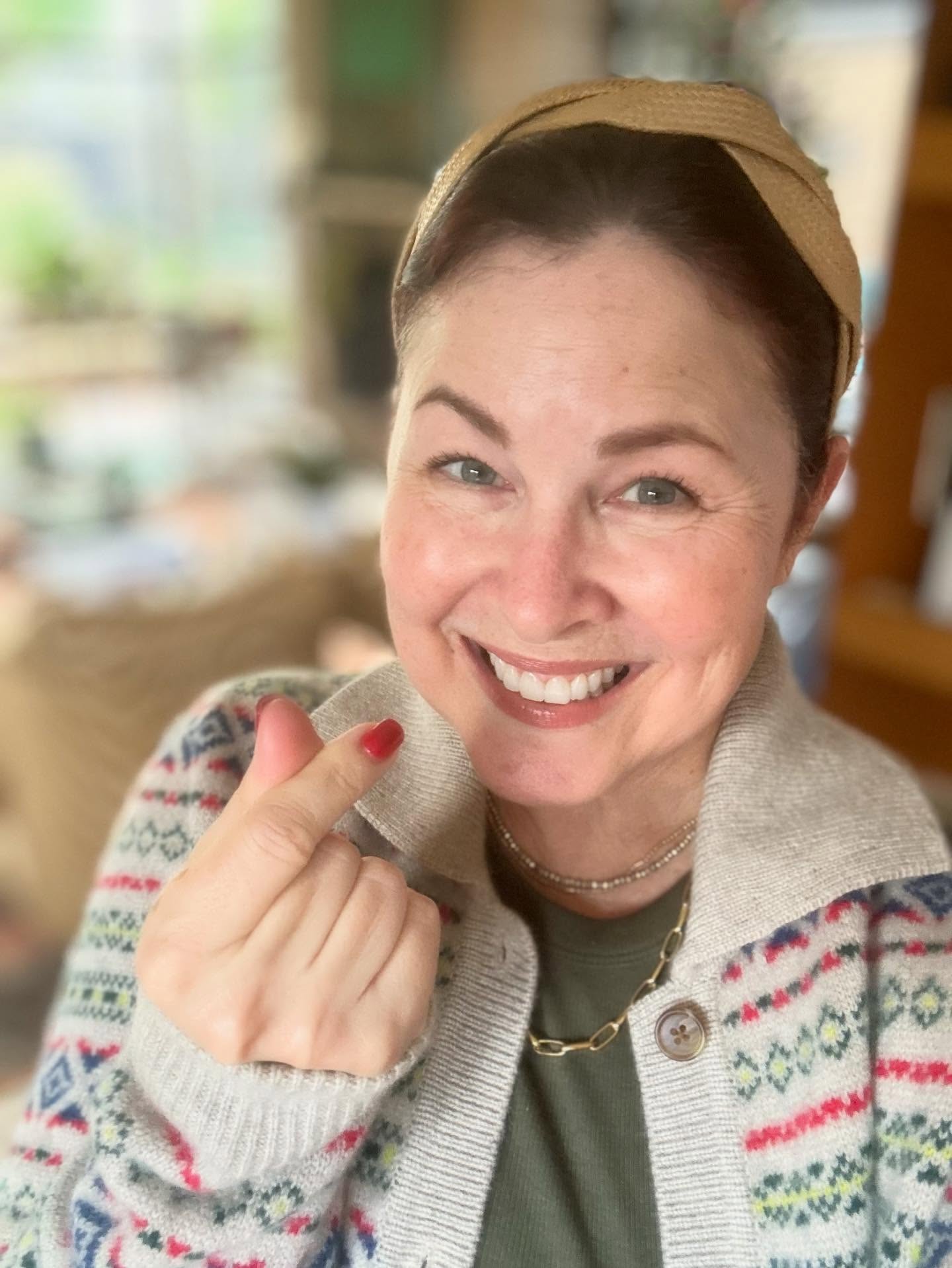 Merry Christmas, happy holidays, and the biggest hugs to all! I’m so grateful for the dear, precious people in my life, for work that makes me happy, and for a little rest to gear up for a fresh year. I got a weighted vest from Santa, so watch out y’all. Love, Luci ❤️