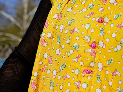 Showing off some items that are listed on my website. These photos are from a shoot I did with @chemical_hack all the way back in April. It feels so good to be finally doing the gosh darn thing
Balloon Bear PJ Top available on my website, link in bio
#slowfashion #sewistofinstagram #clowncore #kidcore