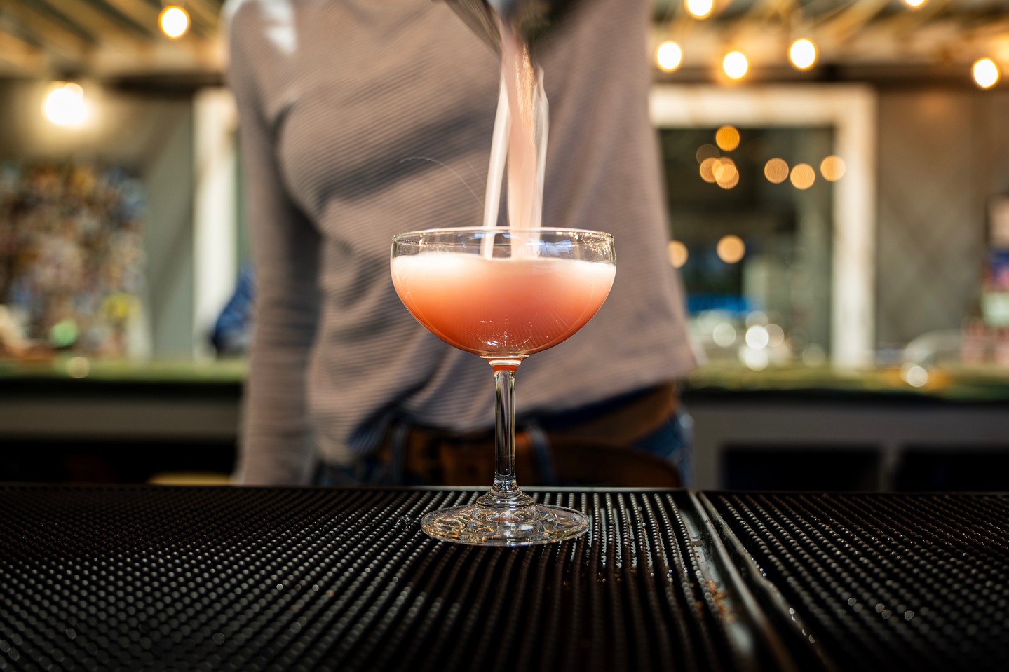 Happy Friday! ☀️
🍸️The sun is out (for now) and we're pouring 'till 8 pm tonight, see you here! 🥃
📸 @ceejs_photos