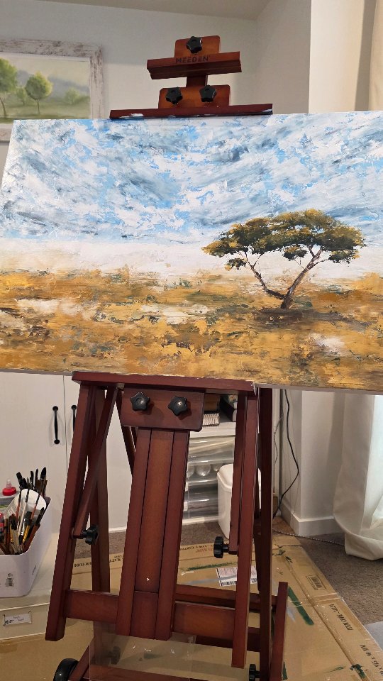 I love the simplicity of watercolour, quick to paint, easy to clean, not too many details, if I have 10 or 20 minutes in my day, I reach for my watercolours.
But every now and then I set aside a few hours to paint with acrylics. Here is a bit more of an abstract painting of the beautiful salt pans in Etosha National Park. I haven't been to Namibia since 2014 and my heart yearns for the landscape. We used to go to Namibia every other year to celebrate Christmas with family or spend a lovely winter there. But since moving to Australia, a Namibian trip has not been possible. I hope to one day go and experience the magic again. No place renews your soul, fills your cup, clears your head, gives you strength and brings you peace like Namibia does. It truly is magic.
#acrylic #namibia #finearts