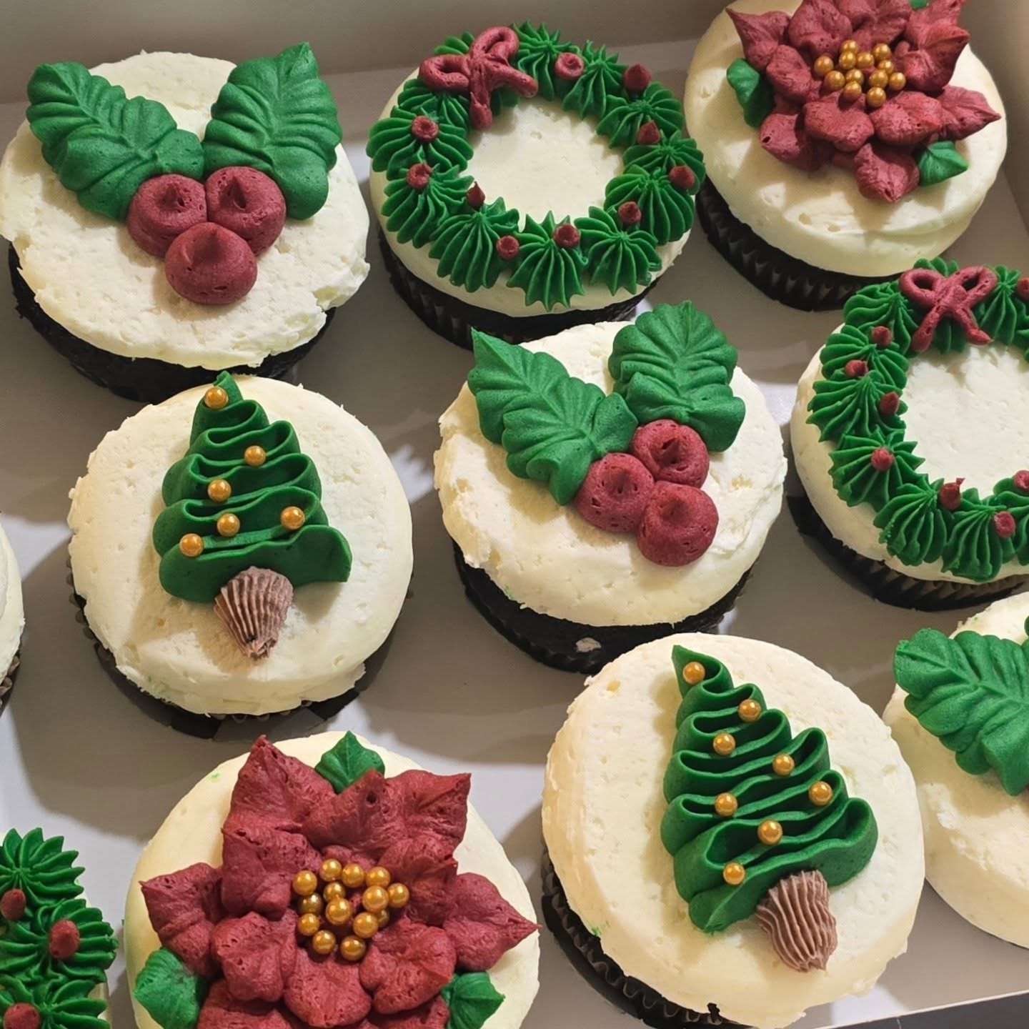 🎄 m e r r y c h r i s t m a s e v e 🎄