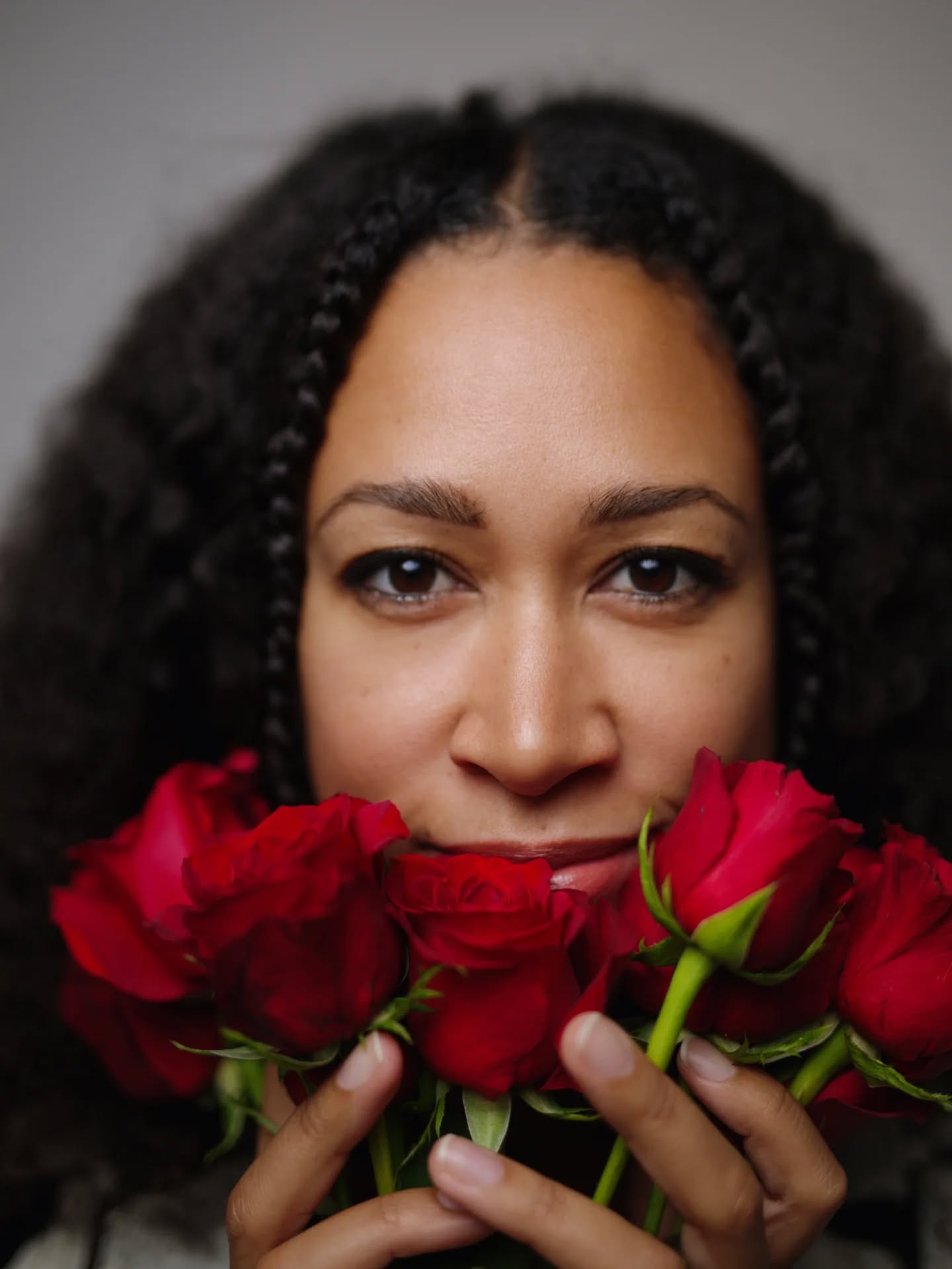 • SOLAR REBIRTH •
Christmas or the ancestral remembrance of the time where the Darkness held medicine and feminine wisdom, a time where the Light was sought and found within first, a time where we listen to Spirit whispering codes and guidance to align with our path.
Our consciousness is following the Light of the Sun, as is all of Natural rythms and cycles.
Now we plant seeds, intentions, qualities that will be growing and nourished throughout the next 3 months until the Spring equinox, when they will be ready to emerge and flourish.
✨️ Today I turn 36 years old ✨️
Marked the Solstice with another epic photoshoot with my sister @ginavadanaphotography the best of the best! Working around the topic of Red, passion, aligning Fire, clear intentions and positive movement for 2026. The year of the Fire Horse.
As for my intentions, 2 years after creating KALOKURA, spending a lot of time clarifying the vision and feeling into the right intention, how to unite all the path I have walked over the past 17 years.
✨️ This year I wish to elevate it to the next level and plant the seeds and foundations for ✨️ :
🌹 Kalokura Mystery School
• School of ancestral knowledge, Astrology, spiritual & Feminine wisdom
• Trainings and advanced initiations coming in the coming 2 years for people devoted to bring the sacred back in their life and ready to share their gifts with the world.
• YES 😄 I will finally start to teach astrology...🌙
🌹 Kalokura Music
• Opening in January a crowdfunding to record, produce and share my music with you all, 5 years of writing, +35 medicine songs ready to be shared
• Opening spaces for voice awakening, ancestral sounds journeys and musical workshops.
🌹 Nature immersions
• more time together in Nature, healing and restoring wellness, confidence and inner trust immersed in Nature.
• Giving you access to more ancestral healing and shamanic rituals to empower yourself, returning to the wisdom that lives in mother earth.
🌹 Feminine healing mentorship (welcoming 5 women every 3 months) for a complete Feminine awakening initiation, psychology, somatic and ancestral healing. A journey of self empowerment, shadow work and celebration