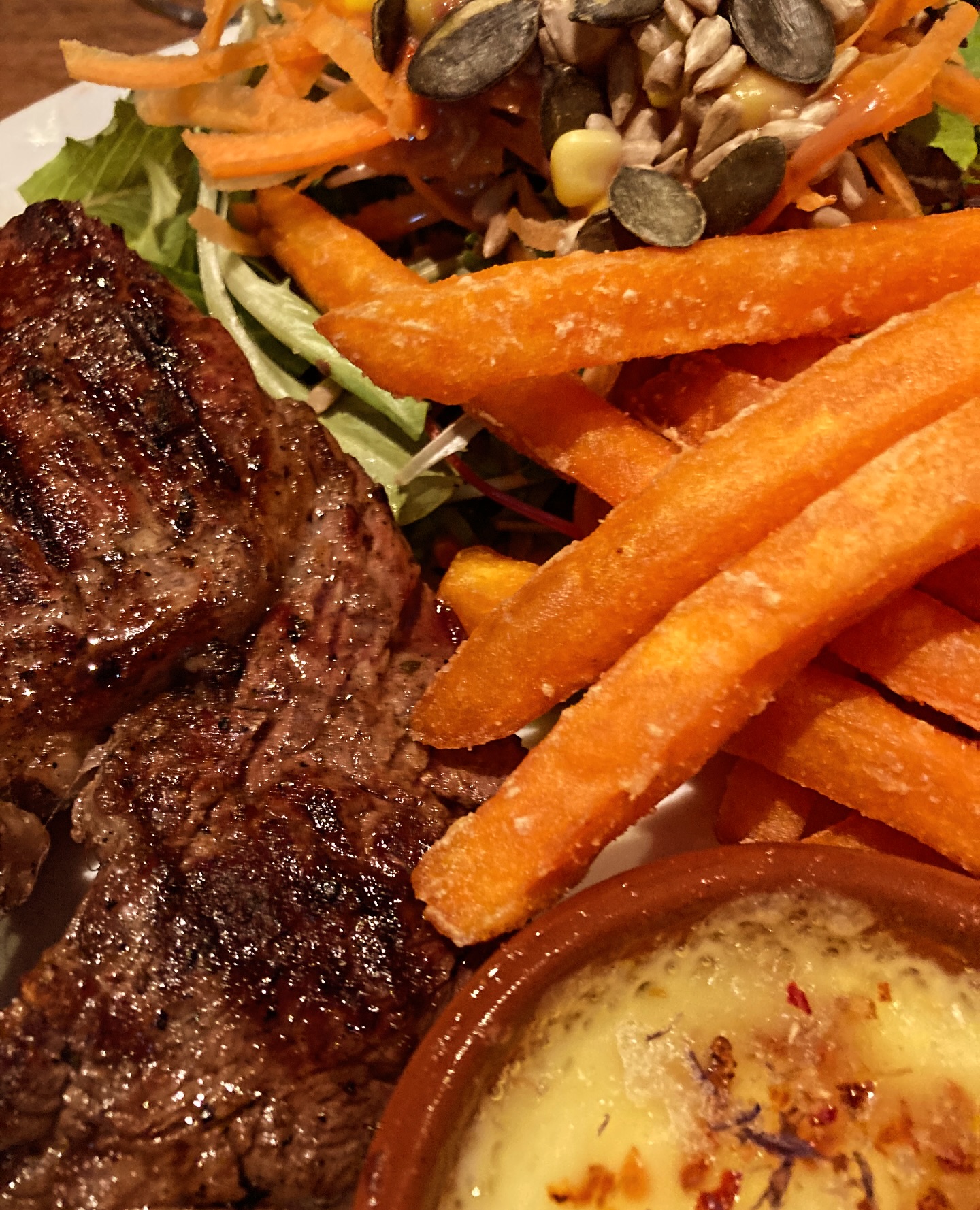 Dein Festmahl heute? Wir sind von 12-14Uhr und vom 17-23Uhr geöffnet! Kommt vorbei und lasst euch verwöhnen!
✨Frohe Festtage ✨Feliz navidad ✨
#chequelomo #weihnachten #basel #suiza #gastronomia