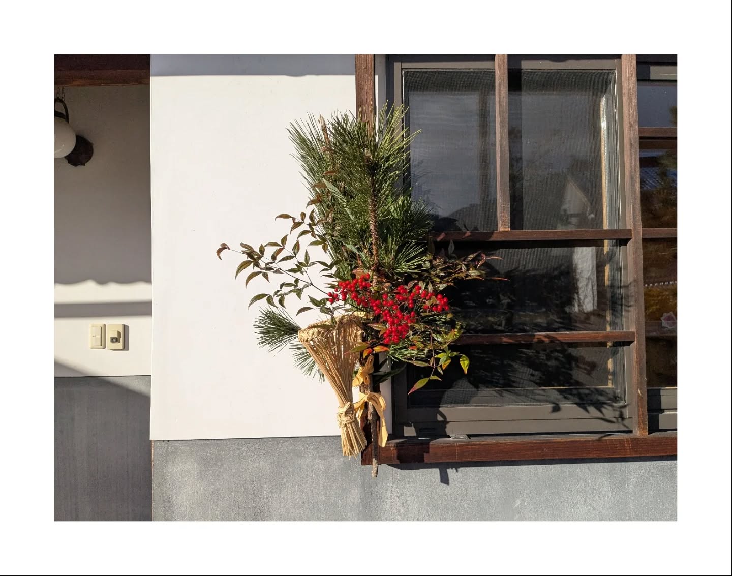 年末年始に向けて松飾りなどを飾りました🎍
一気に年越し気分に。
飾りはつづねにある松や南天、笹を収穫して手作りで作っています。
#季節の飾り#松飾り#古民家#ゲストハウス#つづねの森ゲストハウス