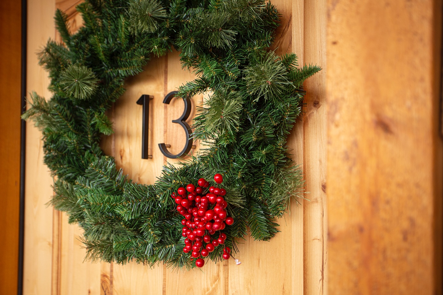 Adventure is knocking this holiday season ✨ As the New Year countdown begins, make Wall Street Suites your home base for winter fun, cozy nights, and unforgettable Bend moments. ❄️🏔️ #wallstreetsuitesbendoregon #holidayseason #happynewyearseve🎉 #downtownbend #dogfriendlyhotels