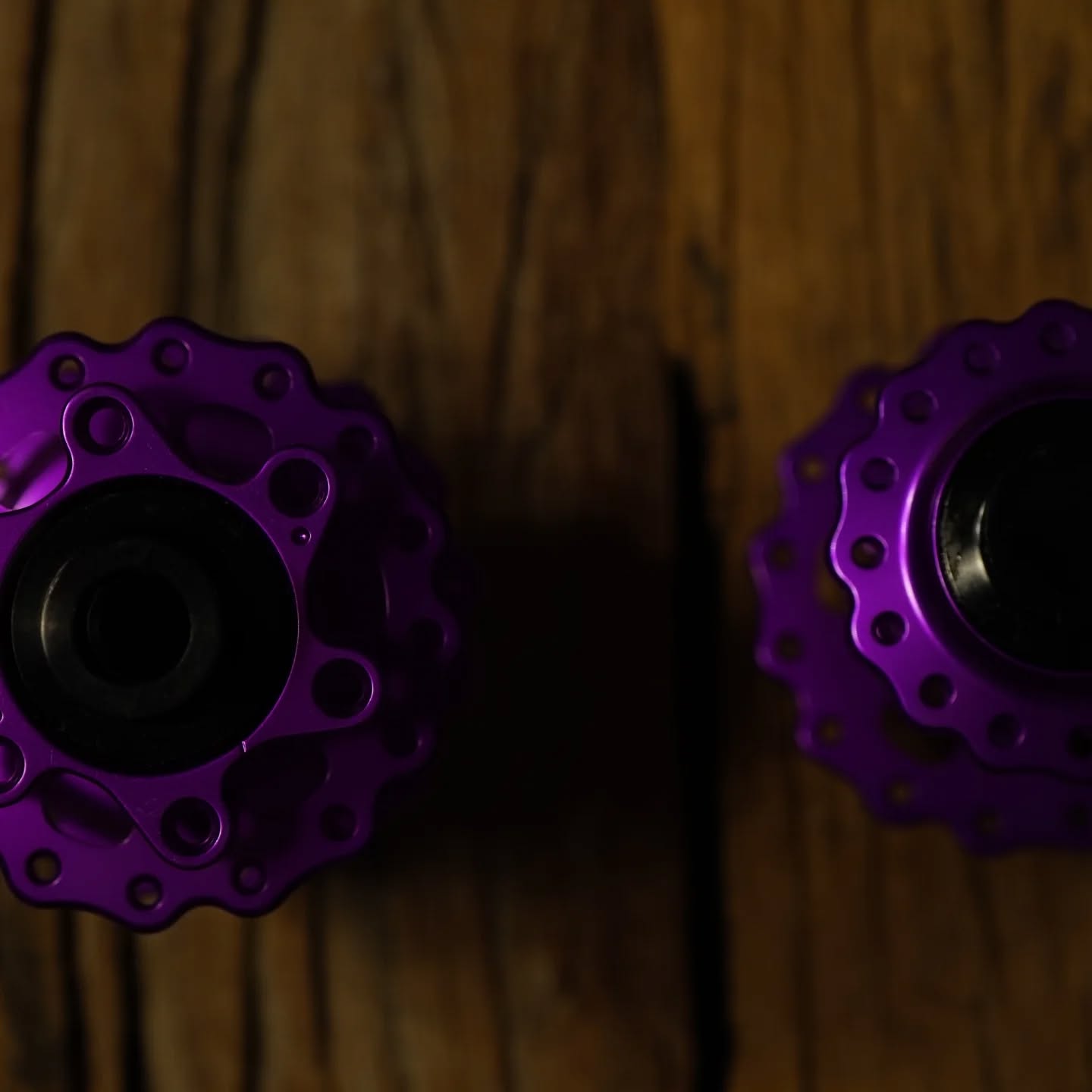 Wie schön kann gefrästes kaltes Aluminium sein 💜
@industry_nine hydra due
Wir sind dein partner in crime fürs spezielle 🫐 an deinem Bike
www.stoeri-herisau.ch
#industrynine#bikeporn#mtbenduro#mtbswitzerland#stoeri2radcenterherisau