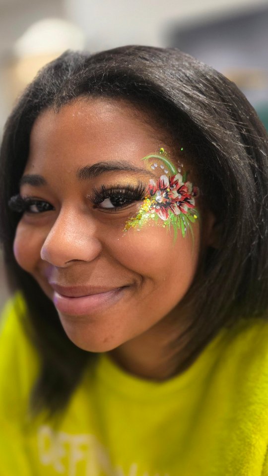 Christmas events = getting to paint all the festive wintery designs I love most ✨!
#ChristmasFacePainting #HolidayJoy #FestiveFaces #FacePainterLife #grinchfacepaint