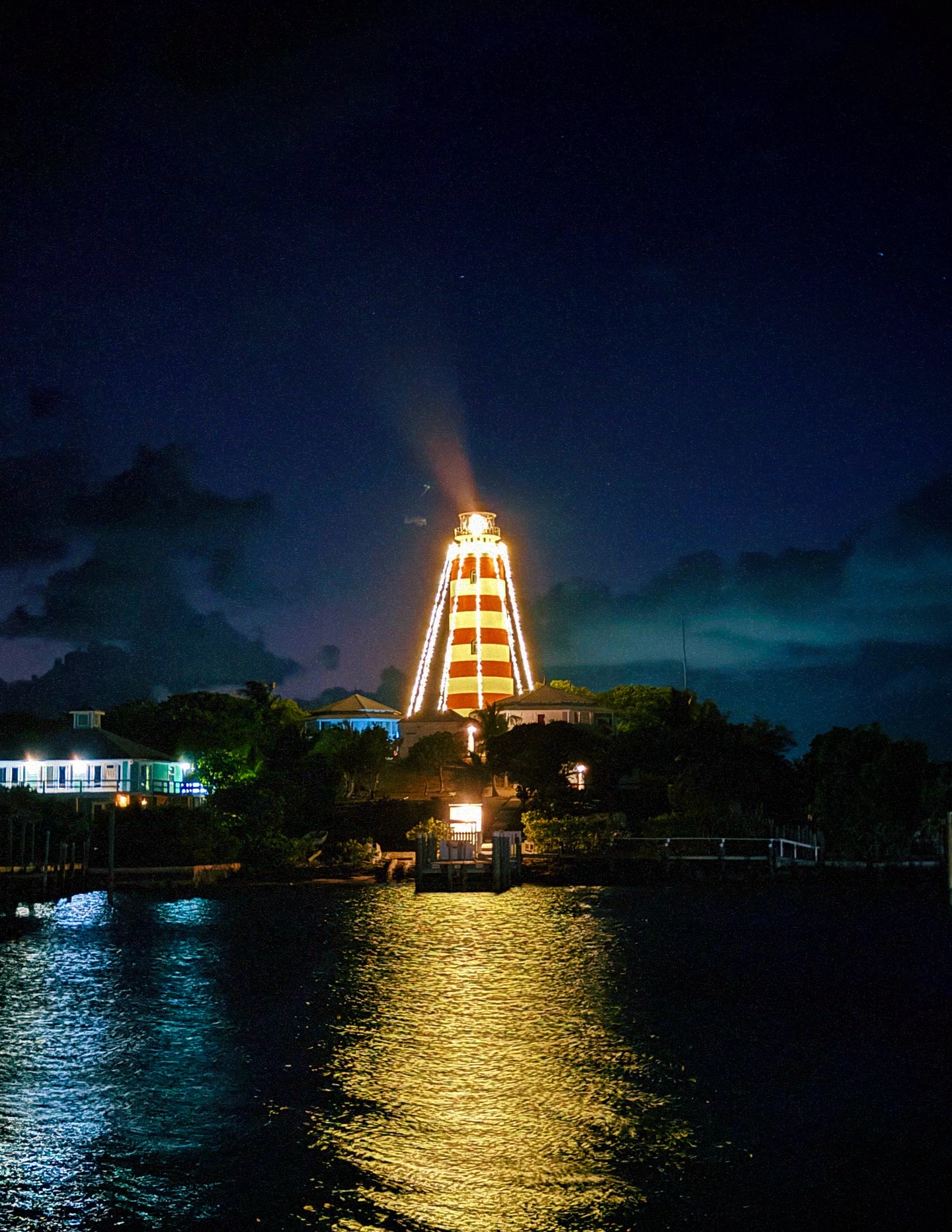 Merry Christmas from the W Sailbag team! We are so thankful for your support this year. Unplug and spend intentional time with your loved ones today ❤️🎄