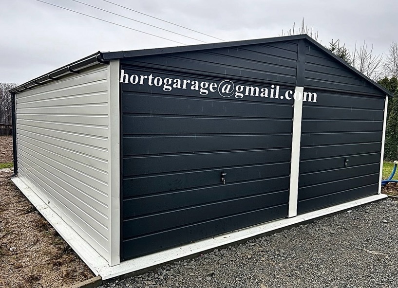 🙋♂️😃Wir präsentieren unsere Garage
📏Abmessungen:
📐6 m Länge
📐6 m Breite
📐2,5 m Höhe.
🎨Farbe: Seitenwände in Weiß-Creme, Front und Dach in Graphit – elegante, moderne Ausführung.
🚪🧱🔩Konstruktion: verzinkter Stahl, horizontal verlegtes Trapezblech, doppelte Kipptore mit Schlössern, Fenster, Dachrinnen.
✅✏️Vorteile: Langlebigkeit, Witterungsbeständigkeit, ästhetisches Aussehen, hohe Funktionalität.
🚗🧰🔨Verwendung: Doppelgarage, Werkstatt, Lagerraum für Geräte und Werkzeuge, zusätzlicher Wirtschaftsraum.
💻📲👨💻 eine ähnliche Garage oder andere Details wünschen, mailen Sie hortogarage@gmail.com, gehen Sie auf den Link in der Bio oder rufen Sie an
📞 +49 177 4242452
📞 +49 152 246 74 361