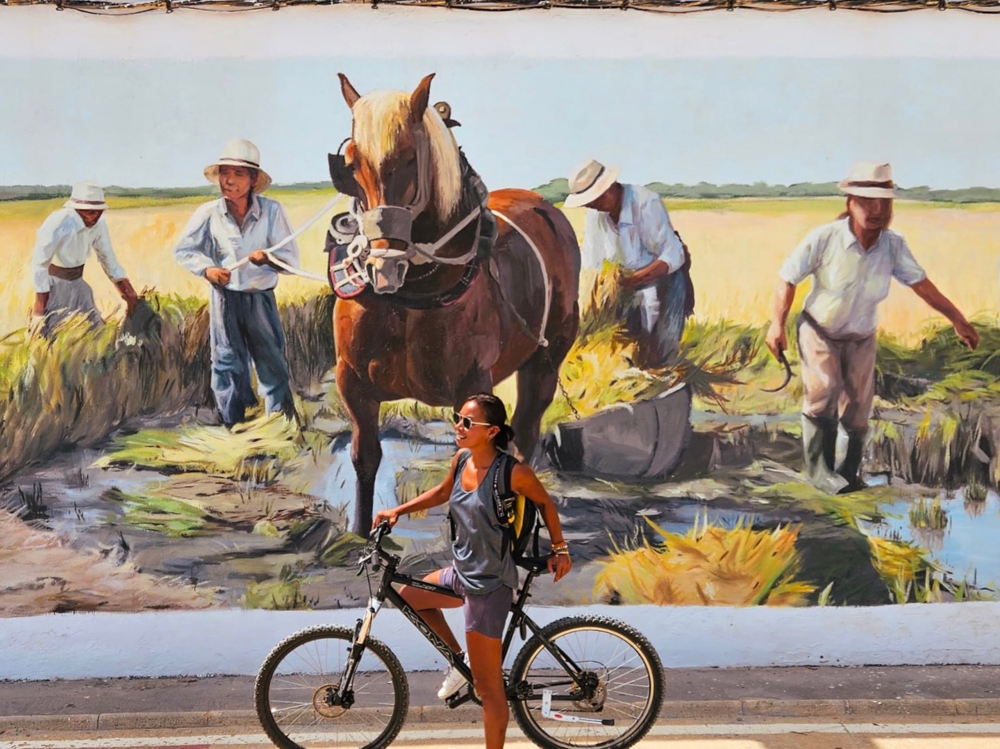 Guess what?
Valencia is pretty much an open-air street-art museum. Wander around and youāll spot colourful murals everywhere, painted by artists from all over the world.
Hop on a bike and ride out to Albufera and El Palmar and it only gets better: a peaceful lagoon, traditional boat trips, heaps of birdlife, and seriously good paella. Youāll even find murals inspired by the local rice fields š¾
Book our introduction bike tour through the city, Turia Park and the City of Arts & Sciences and youāll get the Albufera & El Palmar route for free!
And if you want to take your Valencia experience to the next level⦠join our super-fun paella cooking workshop! š„
Learn the local secrets, cook together and then enjoy the best reward: eating it. š
Sunshine, bikes and paella?
Yes please š²
š·: @janwillemvenekamp
Tours in DE/EN/ES/IT/FR/NL
.
.
#gezelligfietseninvalencia #valencia #fietstour #biketour #getinvolvedvalencia