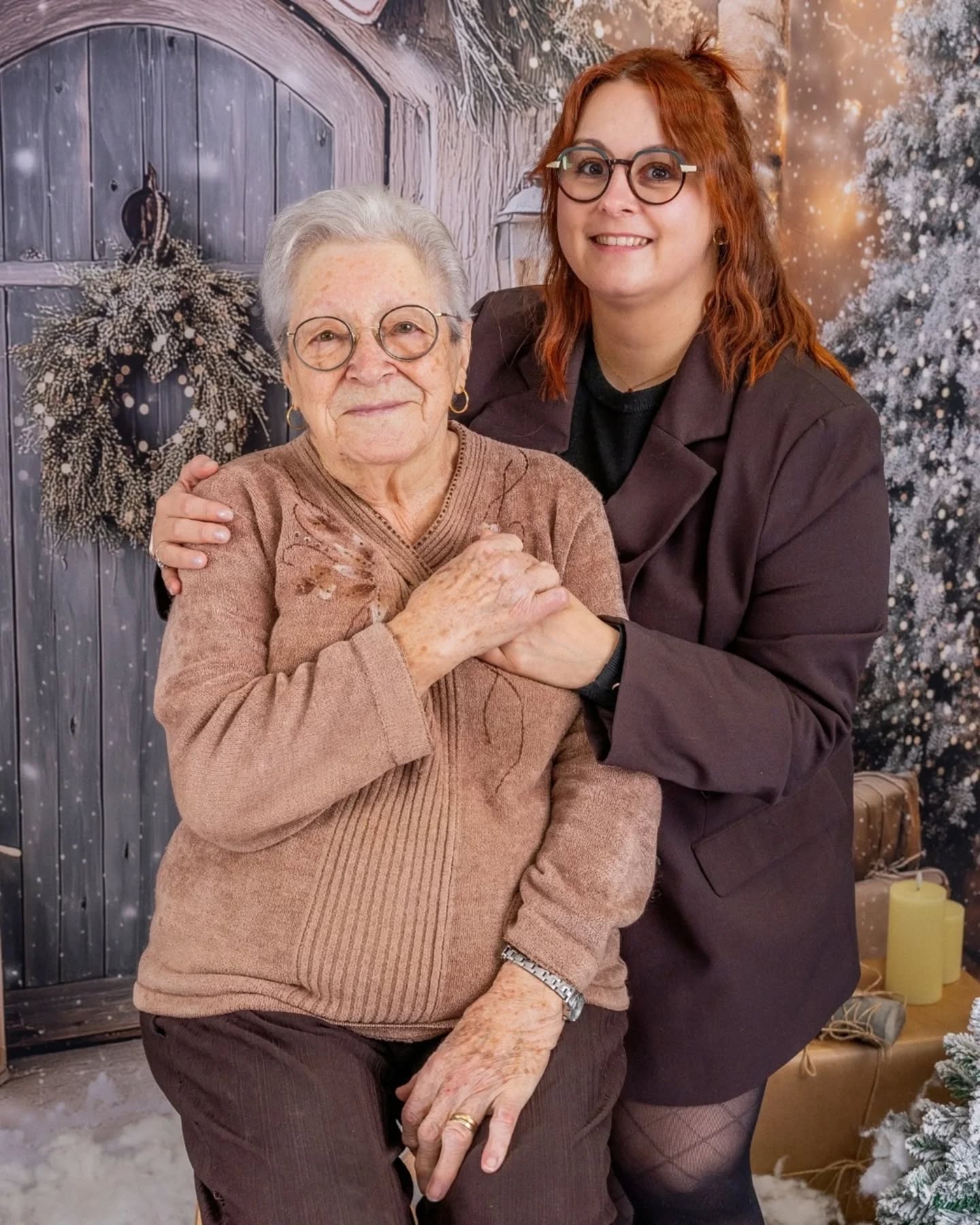 Qui a dit que les séances de noël étaient réservées aux enfants !?
J'ai eu la chance cette année d'imortaliser la complicité d'une petite fille et de sa grand-mère (à l'ame d'enfant🤩).
Un moment magique 🤩
✨️✨️✨️✨️✨️✨️✨️✨️✨️✨️✨️✨️✨️✨️✨️
📸 isabelle genebes photographe
☎️ 07.86.82.90.98
💻 isabellphotographie@gmail.com
✨️✨️✨️✨️✨️✨️✨️✨️✨️✨️✨️✨️✨️✨️✨️
#isabellegenebesphotographie
#isabellphotographie
##isabellegenebesphotographe