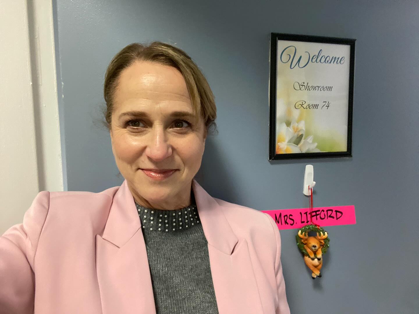 Hi All, you can catch me as Miss Lifford in “The Best you Can” streaming on Netflix tomorrow!!!
Here’s what the Wall Street Journal has to say:
https://www.wsj.com/arts-culture/television/the-best-you-can-review-a-star-couples-netflix-rom-com-509a839e?st=HSjkPQ&reflink=article_imessage_share
#thebestyoucanmovie
#grateful
#artthattransformshumanity