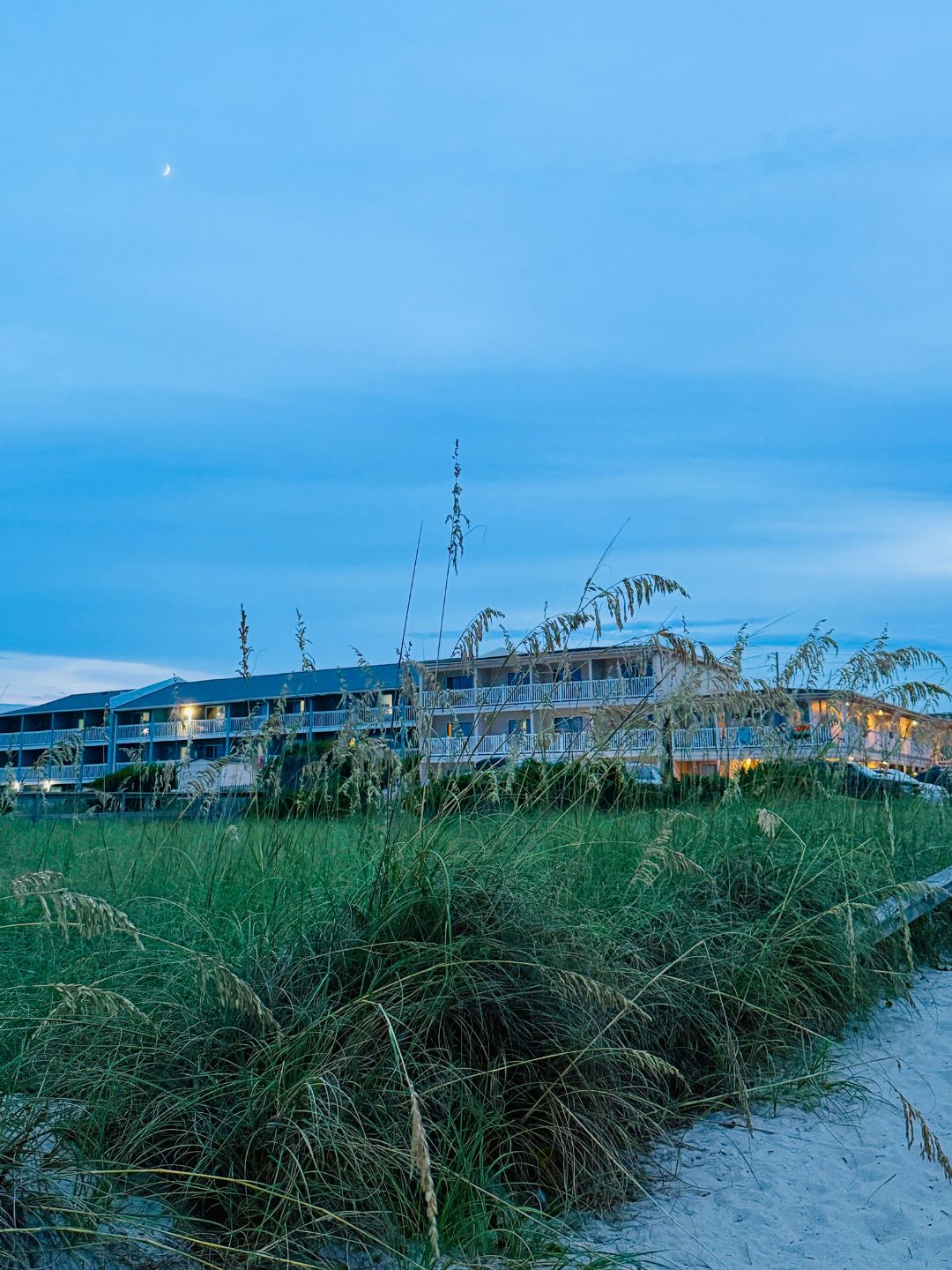 There’s a quiet kind of magic in Wilmington this time of year ✨�The crowds fade, the air cools, and the river slows; a perfect setting to rest before your next adventure.�#FrontStreetInn #WinterInWilmington #SlowTravel #BoutiqueStay #SouthernCharm #NCInns