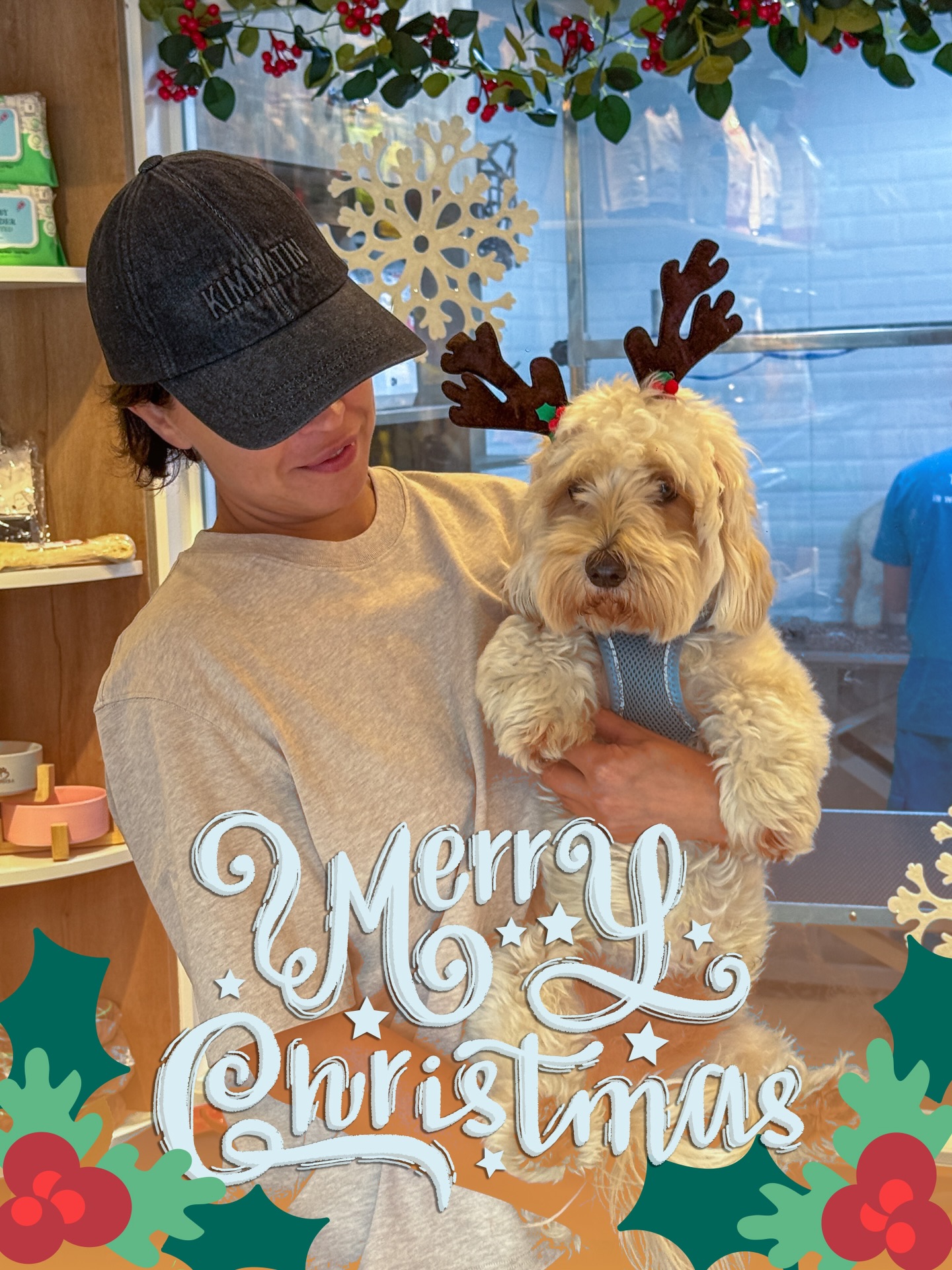 Happy Holidays from our freshly groomed furriends! 🎄✨ May your Christmas be furry, festive, and full of love and wags! #tailwaggin #wagginized