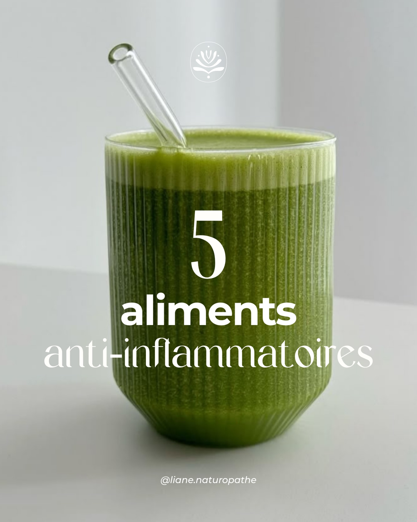 Vous vous sentez gonflé, fatigué ou courbaturé après les excès des fêtes ? C’est la réponse de votre corps à une surcharge de sucre, d’alcool et de graisses transformées : l’inflammation de bas grade 🔥.
C’est un peu comme un feu silencieux qui s’installe à l’intérieur du corps.
❌ L’erreur classique ? Se lancer dans une diète drastique et frustrante avant le 31.
✅ La solution douce et naturo ? Miser sur l’ajout d’ « extincteurs naturels » dans vos assiettes cette semaine.
L’objectif est simple : apporter à votre corps les nutriments dont il a besoin (oméga-3, minéraux, polyphénols...) pour :
1️⃣ Réduire l’inflammation.
2️⃣ Soutenir le foie qui travaille en heures sup’.
3️⃣ Retrouver de l’énergie pour profiter du prochain repas.
Swipez pour découvrir mes 5 indispensables à intégrer dès aujourd’hui 🌞✨
__________
#Naturopathie #AlimentationAntiInflammatoire #Detox #BonnesFêtes #SantéNaturelle #Martinique