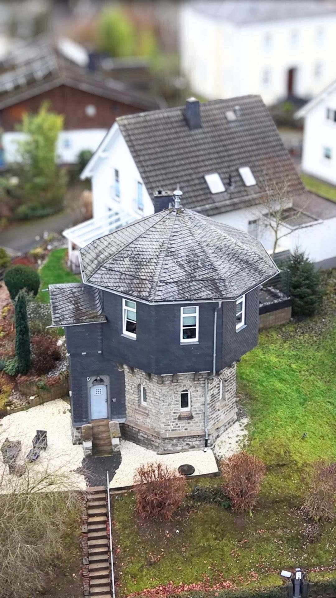 Roomtour des historischen Wasserturms 😍
#wasserturm #roomtour #tinyliving #interiordesign #raumgestaltung