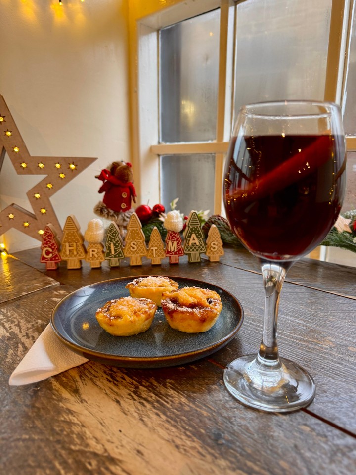 Wishing all of our AMAZING customers a very Merry Christmas and Happy New Year.
With love from Kay, Tony & all of the team here at O'Deli x