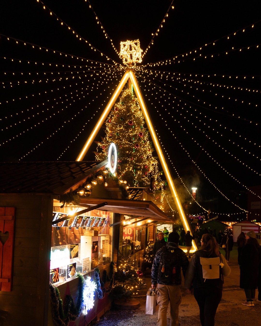 Winterthurer Wintermarkt 2025 ❤️
35 Tage voller Lichter, Strahlen und Glühwein! ✨ Danke für eure zahlreichen Besuche auf dem Teuchelweiherplatz, es war eine wunderbare Vorweihnachtszeit, die wir mit euch verbringen durften. 🎄 Jetzt heisst es für unsere Crew abbauen und dann entspannen. 😴
Wir wünschen euch erholsame Festtage mit euren Liebsten und einen guten Start im neuen Jahr. Wir sehen uns im November 2026 wieder. 🫶
📷: @jannick.schoch
#winterthurerwintermarkt #weihnachtsmarkt #christmas #danke