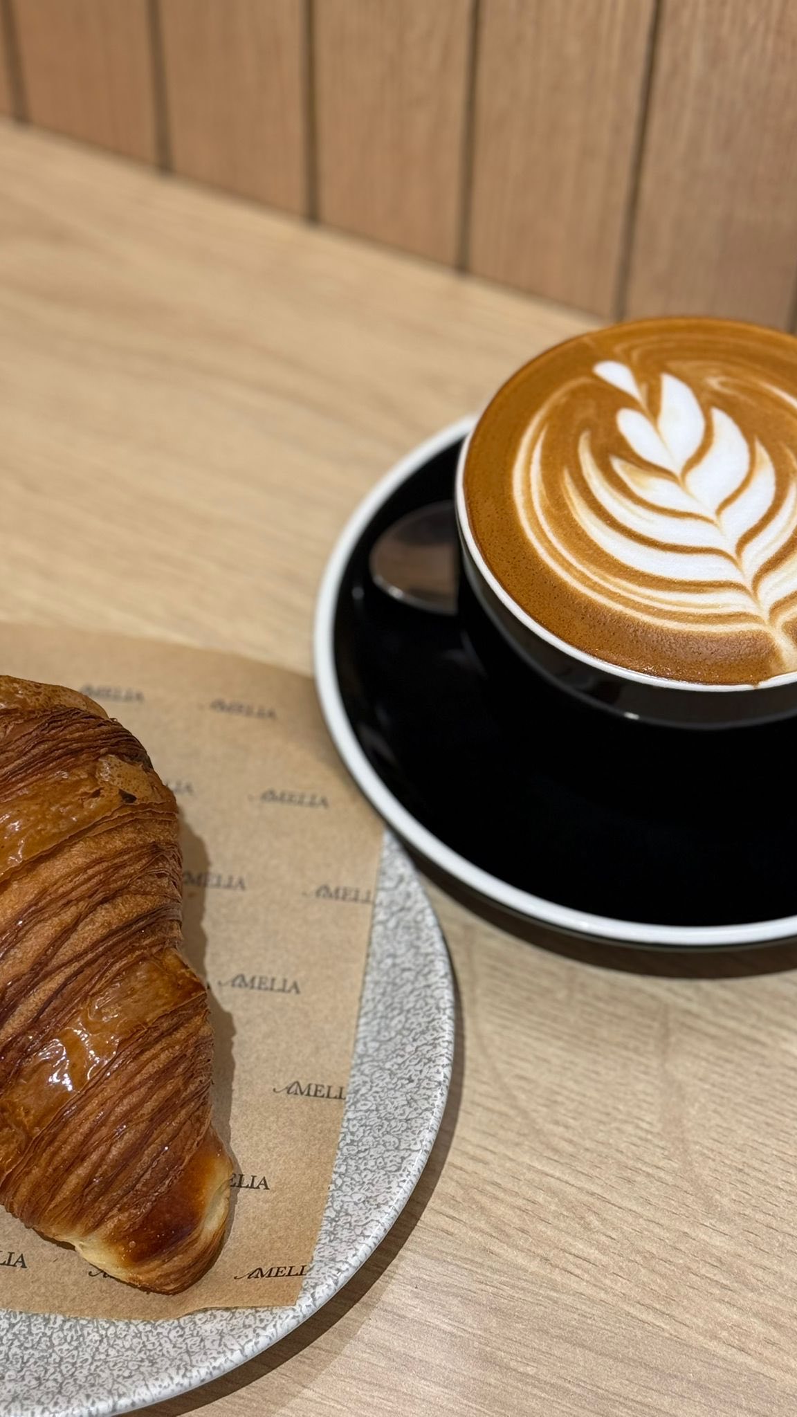 Share this with a dessert lover 😉
#coffee #londoncoffeeshops #dessert