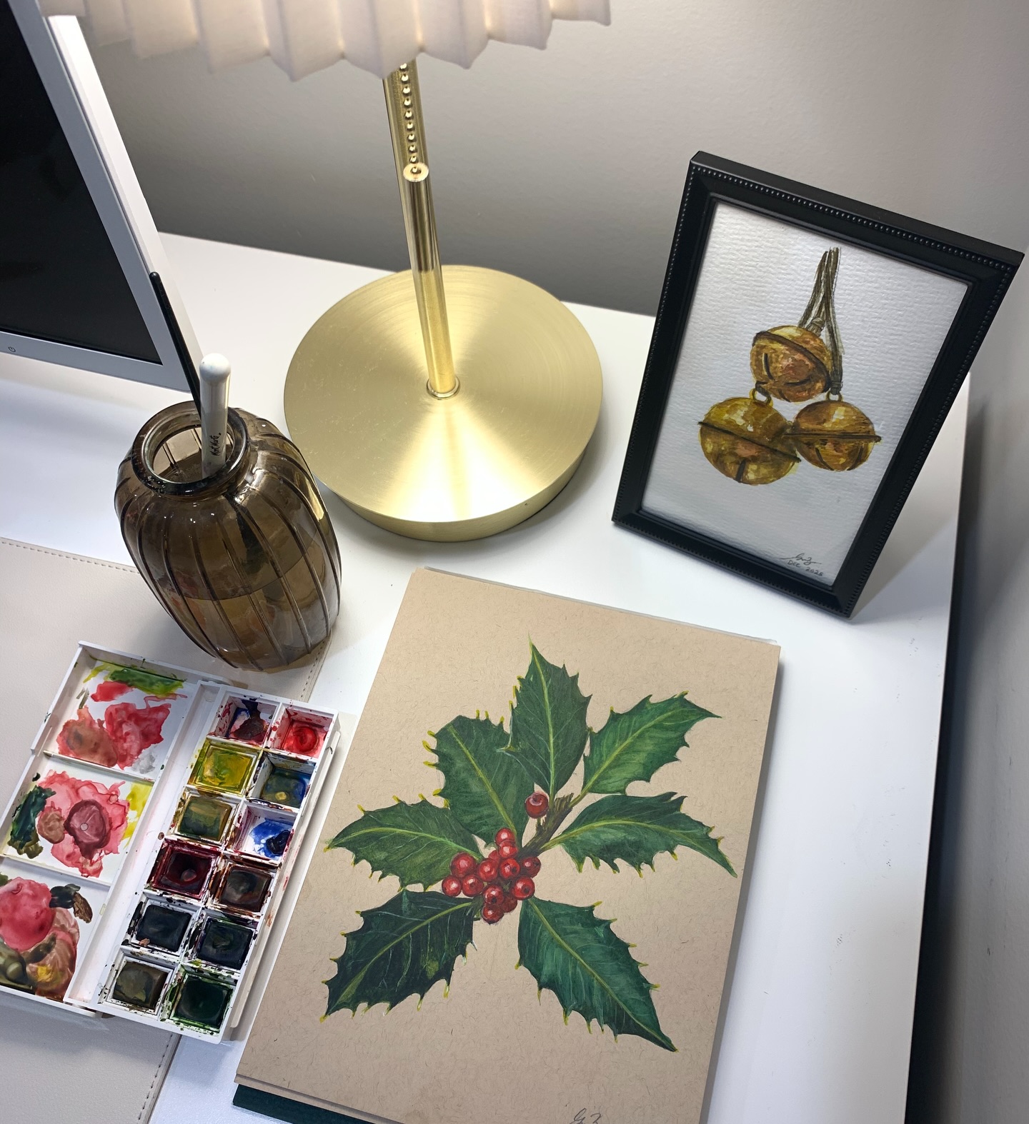 Holly is finally complete! 🌿 I added the final touches with gouache over watercolor.
Did you know holly has long been used in winter festivals to ward off evil and bring good luck?
Wishing you and your loved ones a Merry Christmas and a New Year full of joy, luck, and magic! 🎄✨
#hollyjollychristmas #watercolourpainting #sketchbookpainting