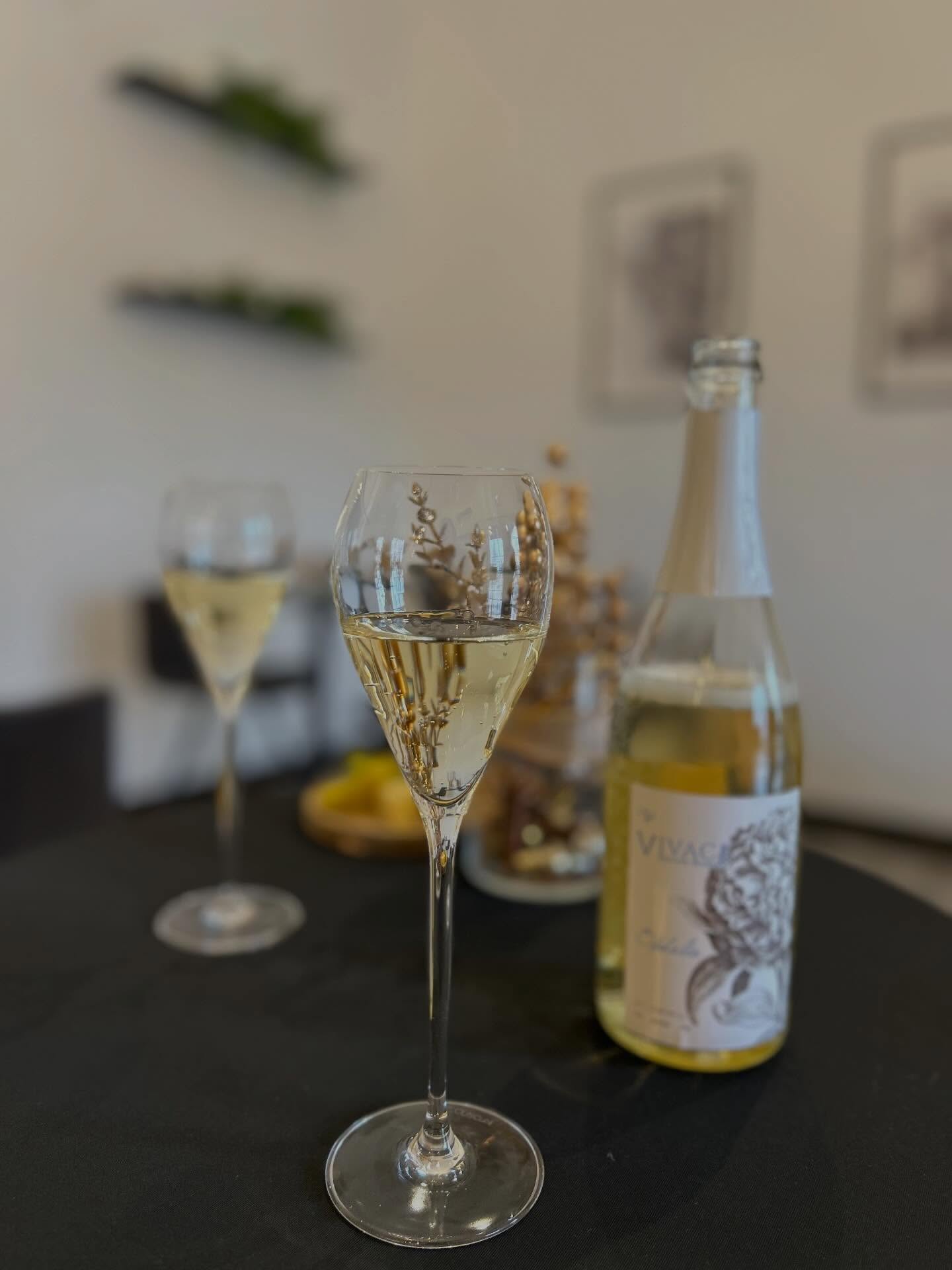 We’re open 11 AM–5 PM 🎉
Stop by and enjoy the holiday vibes!
🍾 VQA Sparkling Wine Ophelia — Now $18.95 (Regular 22.95)