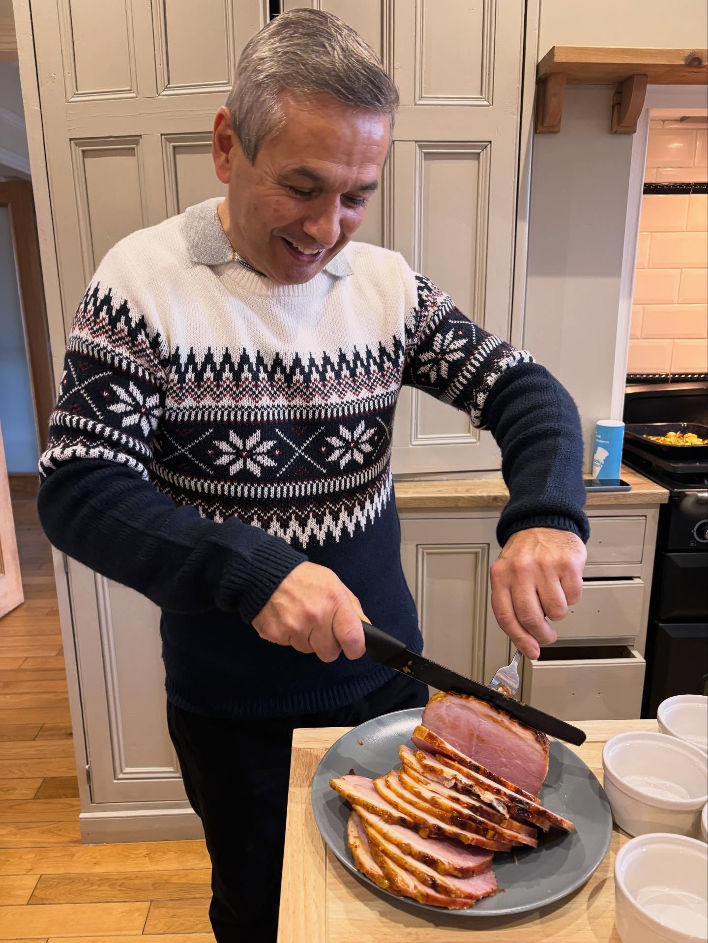 Christmas dinner, everything prepped with the best @viners_uk_
Sharp where it matters. Safer where it counts.
#letsbeblunt #christmasdinner #dad