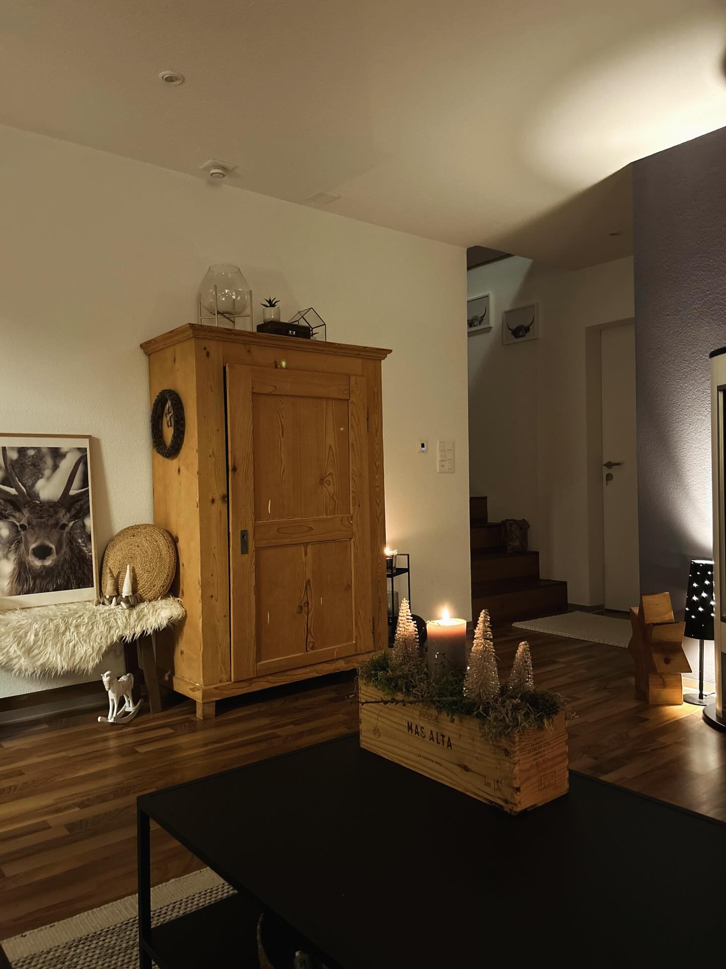 ✨ Cosy Evening Vibes ✨
Ein bisschen Kerzenschein, ein bisschen Ruhe – genau das, was man manchmal braucht. Die Welt darf draussen weiterdrehen, hier drinnen wird’s warm, leise und gemütlich.
Ein Abend nur für uns, eingehüllt in sanftes Licht und gute Gedanken.
Let the cosy magic begins 🕯️
#cosyevening #cosyvibes #gemütlicherabend #kerzenschein #candlelight