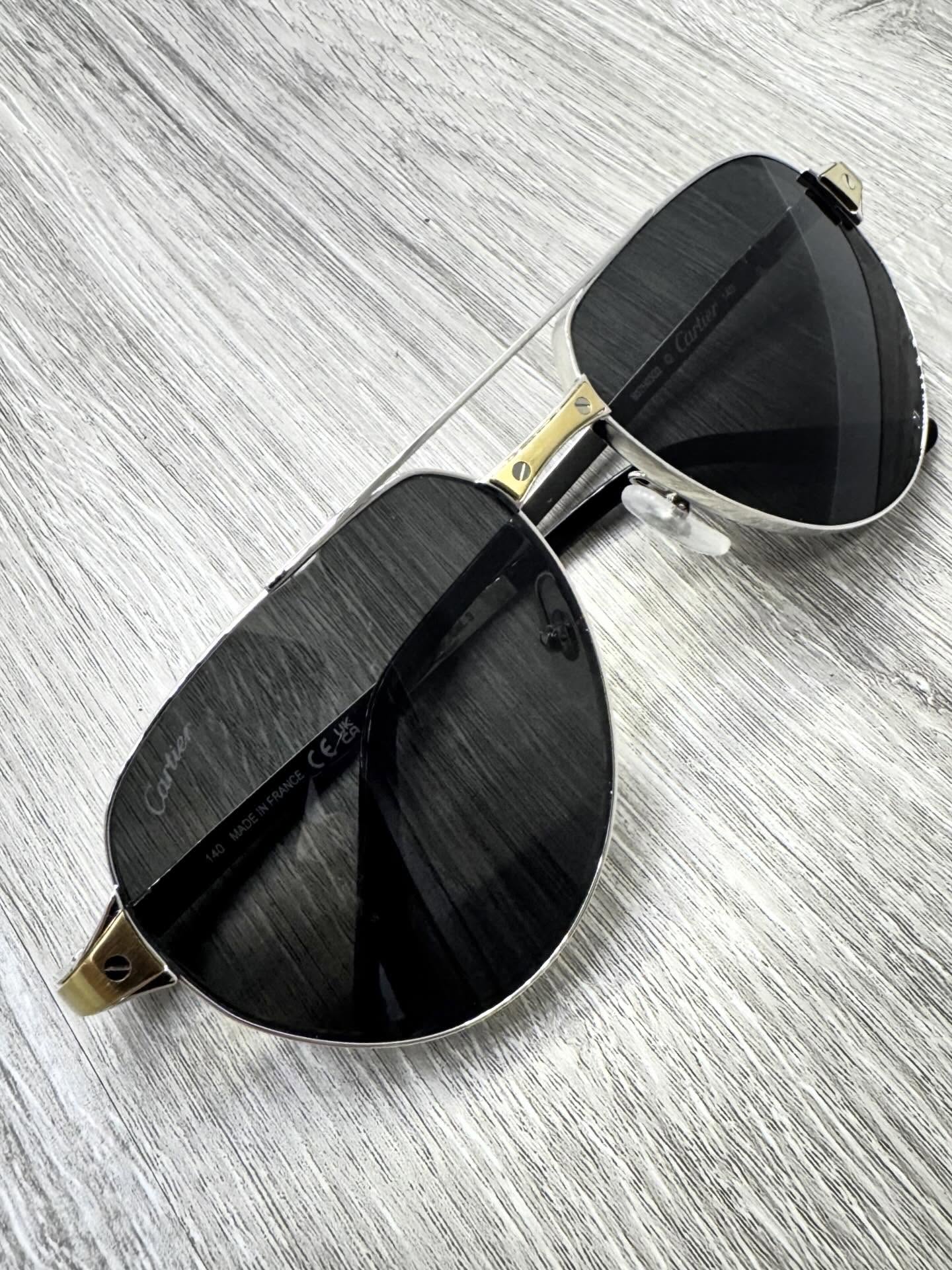 We hope everyone had a happy holidays! Back at it with 5 brand new sets of designer sunglasses! Be sure to stop in quick as these definitely won’t last long.