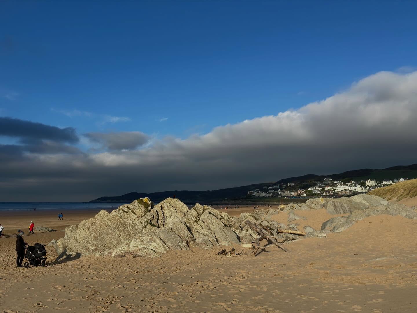 A lovely Boxing Day amble along Woolacombe beach to Mill Rock and back.
Beautiful winter sunshine illuminating the Upper Devonian Morte Slate Formation that crops out at Mill Rock. @jennawitts.music and Pebble for scale.
#woolacombe #woolacombebeach #woolacombebay #northdevon #northdevoncoast #devon #devoncoast #devonlife #devongeology #mortepoint #morteslate #geology #geologyrocks #geolife #geologist #geologistsofinstagram #learninggeology #geoadventure #exploregeology #geologicalwonders #devonscenery #ukcoast #ordnancesurvey #getoutside #bbcspotlight #baggypoint #devonian #coastalliving #coastmaguk #exploredevon