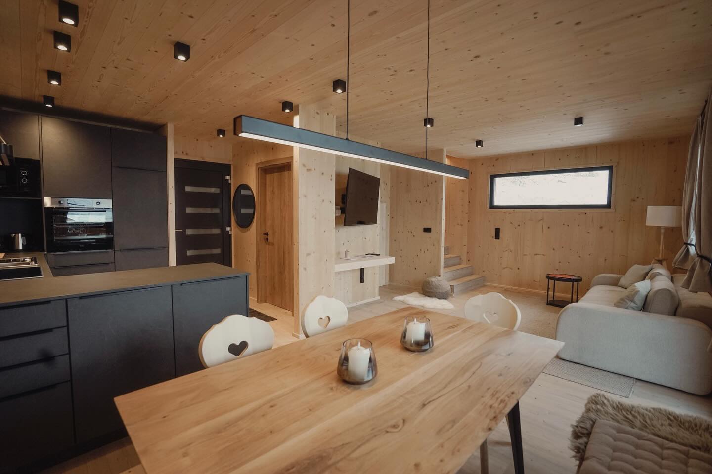 Ein Ort, an dem Holz Geborgenheit schafft und Wärme spürbar wird.✨