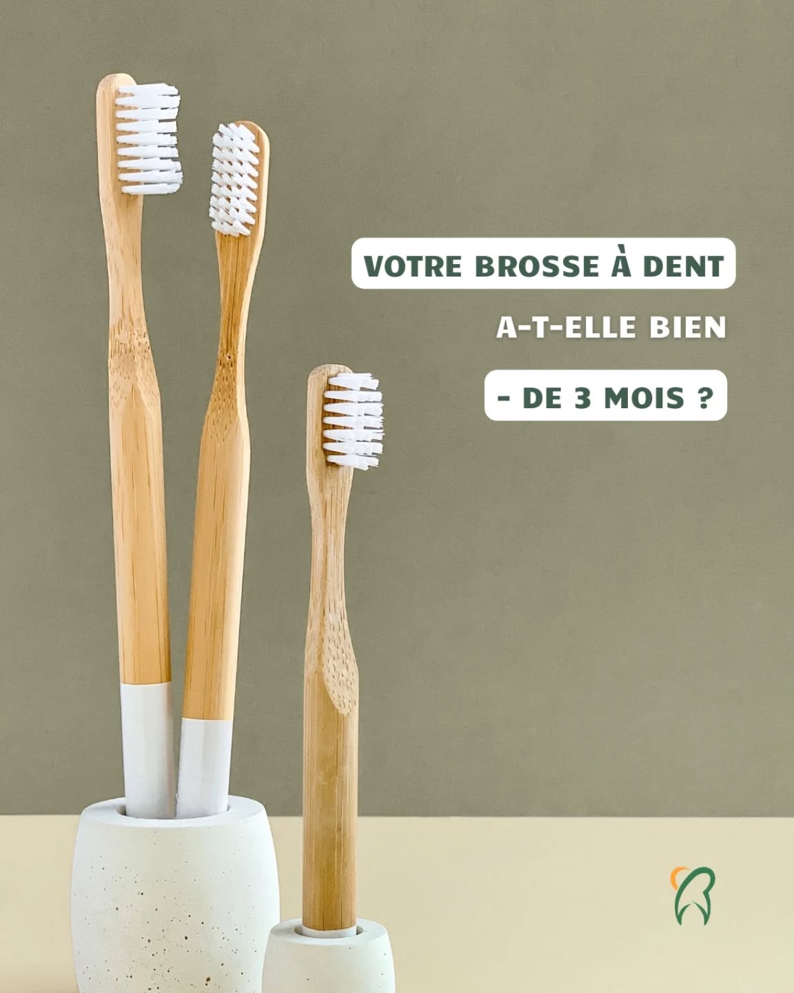 Si ce n’est pas le cas, il est temps de la remplacer !
Après environ 3 mois, les poils s’usent et se déforment, ce qui réduit leur efficacité pour enlever la plaque. Une brosse abîmée nettoie moins bien et peut même irriter vos gencives.
Un geste simple pour garder des dents et des gencives en pleine santé.
.
.
.
#Roddeassocies #Dentiste #Brosseadent #dentisteluxembourg #luxembourg