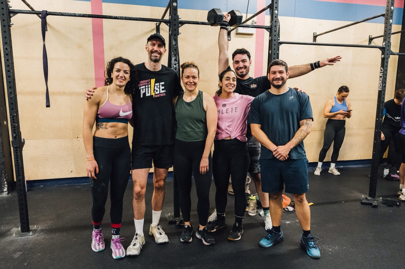 Encore une fois — et comme toujours — vous avez répondu présents à notre événement de fin d’année 🎄✨
Un immense merci pour cette ambiance incroyable, chaleureuse et conviviale… légèrement imbibée de transpiration 😅💃🔥
Sans vous, tout ça n’existerait tout simplement pas !
On vous souhaite de très belles fêtes 🎁🥂 et on a déjà hâte de vous retrouver très vite ! 😍🎶
📸: @manon.photopro