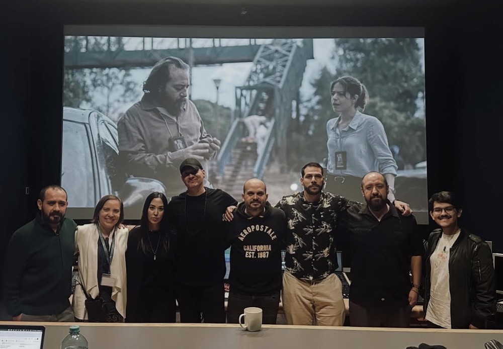 Aqui les compartimos unas fotos del día del screening de la película más reciente en la que tuvimos el honor de componer el score. 🎶
Estamos muy agradecidos de haber participado junto a un equipo tan talentoso. Próximamente en cines.🙌🏻🖤
@ferbarreda @jessdan01 @noctambulah @nosferatrom