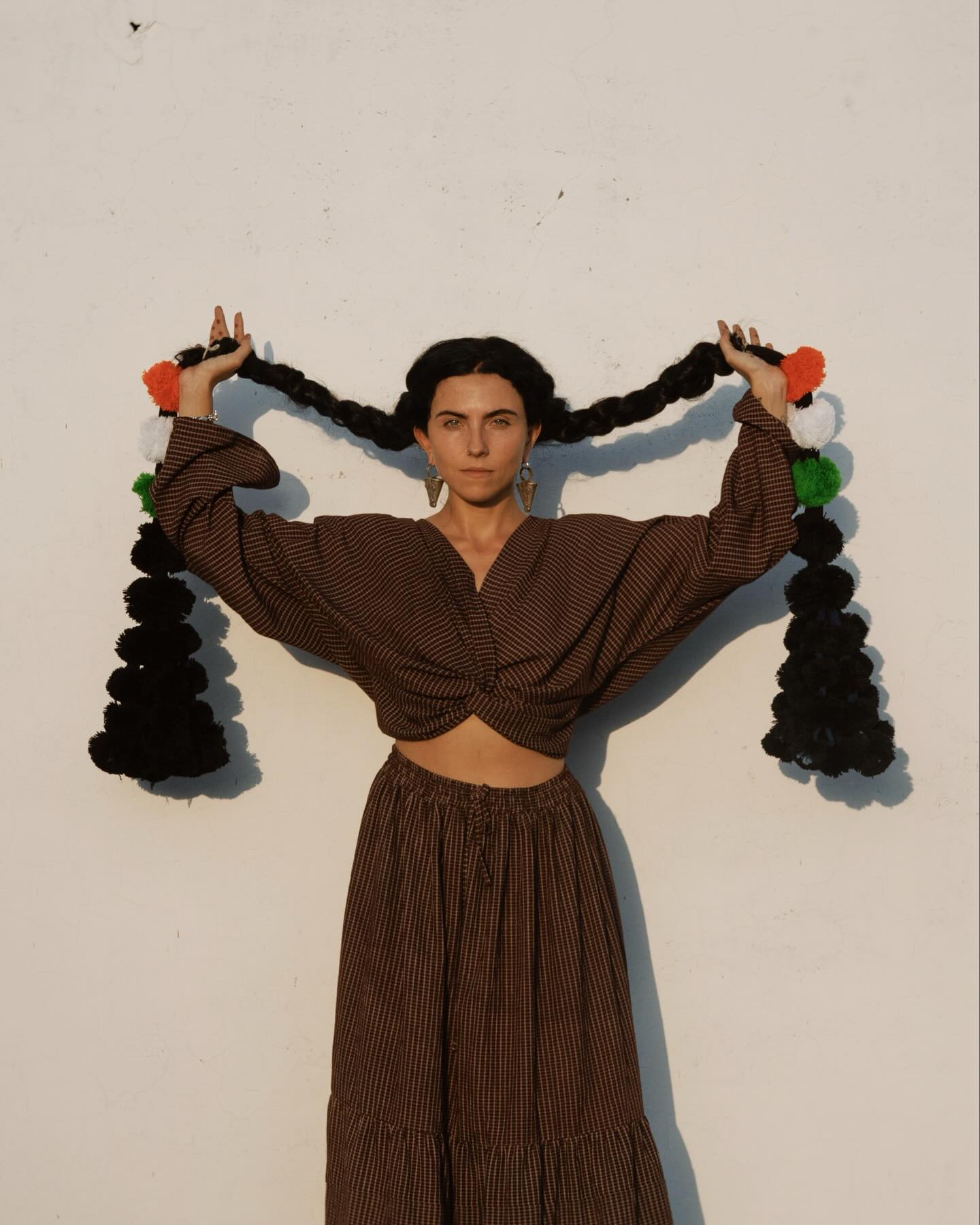 🧡🤍💚
Outfit by @thaamsz Captured by @tirtha.studio
Worn by @gulabo.bysaraji