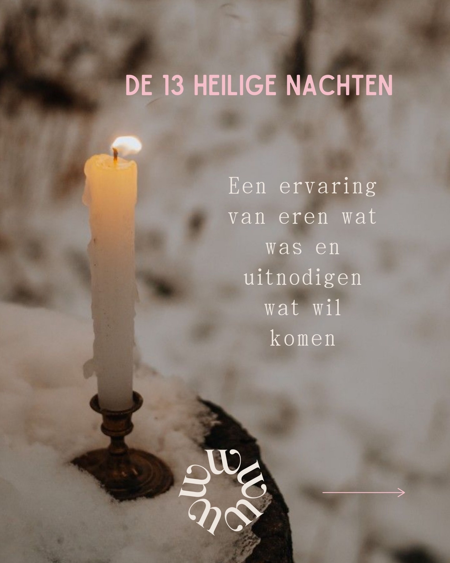 Je hebt het de laatste dagen vast vaker voorbij zien komen; het bijzondere ritueel van de Rooknachten.
Dit jaar beleef ik de 13 Heilige Nachten helemaal op mijn manier. Ditmaal niet in een online veld, maar in afstemming met een aantal vrouwen die me dierbaar zijn. We zijn in contact maar ook ieder op onszelf. Zo nemen we elke avond een Heilige Nacht als een klein ritueel voor het slapen gaan.
Ik heb 13 overpeinzingen geschreven over wat geweest is, wat afgerond mag worden en wat zich rustig aandient richting 2026.
Elke avond steek ik een kaars en wierook aan. Vervolgens stem ik me af op mijn lichaam, schrijf ik de overpeinzing in mijn journal uit en trek ik een oracle card die past bij de maand die gaat komen.
Zo ontstaat er een stille dialoog tussen verleden en toekomst. Tussen lichaam, intuïtie en verlangen.
Deze nachten worden ook wel Rooknachten genoemd; de nachten waarin, volgens oude tradities de sluier tussen waken en slapen dun is en het innerlijk weten helderder spreekt.
Voor mij voelen ze als een zachte overgangsruimte. Ik sta stil bij wat geweest is en maak ruimte voor wat er wil ontstaan.
En terwijl ik dit voor mezelf doe, voel ik ook al een verlangen ontstaan om dit ritueel volgend jaar te delen in een klein, warm online aanbod speciaal voor vrouwen in en rond de overgang.
Omdat juist in deze levensfase terugblikken én vooruit voelen zo’n andere diepte krijgen.
Maar voor nu: stilte, kaarslicht, en elke avond één nacht tegelijk.
#rooknachten #13heiligenachten #reflecteren #vooruitkijken #stillenachtheiligenacht