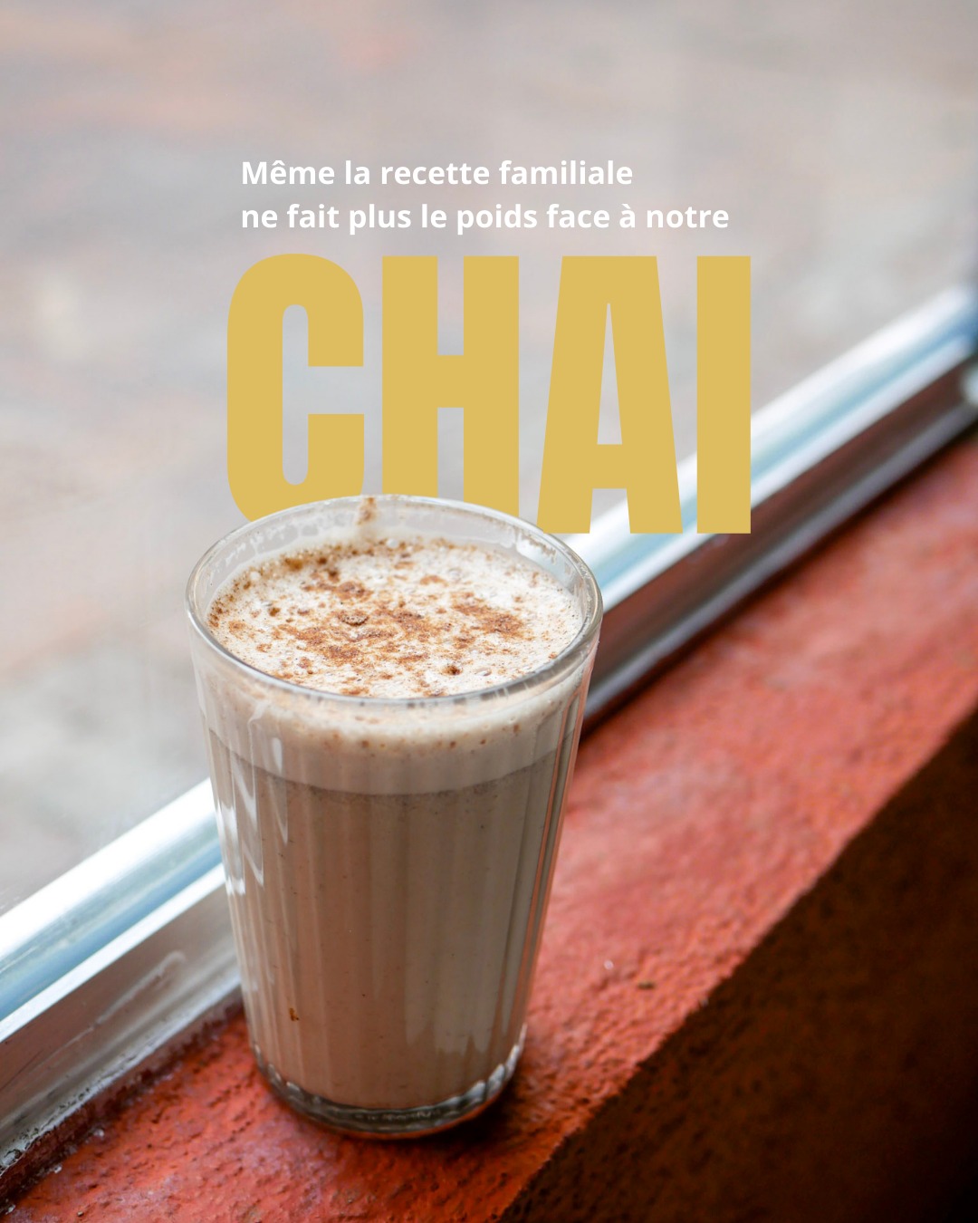 Son copain est déjà accro ... et toi ?
Le chaï, c’est quoi ?
C’est un thé chaud aux épices, doux et réconfortant, qu’on boit partout en Inde.
Un mélange de thé noir, d’épices parfumées, du lait qui adoucit tout, et une vibe indienne qui te téléporte direct.
Ca réchauffe, ça réconforte.
Chez Bhaiya Kitchen, le chaï c’est un notre façon de te dire “installe-toi, t’es chez toi”.
(Disponible uniquement à Toulouse - 29 Rue du Taur, sur place ou à emporter).
