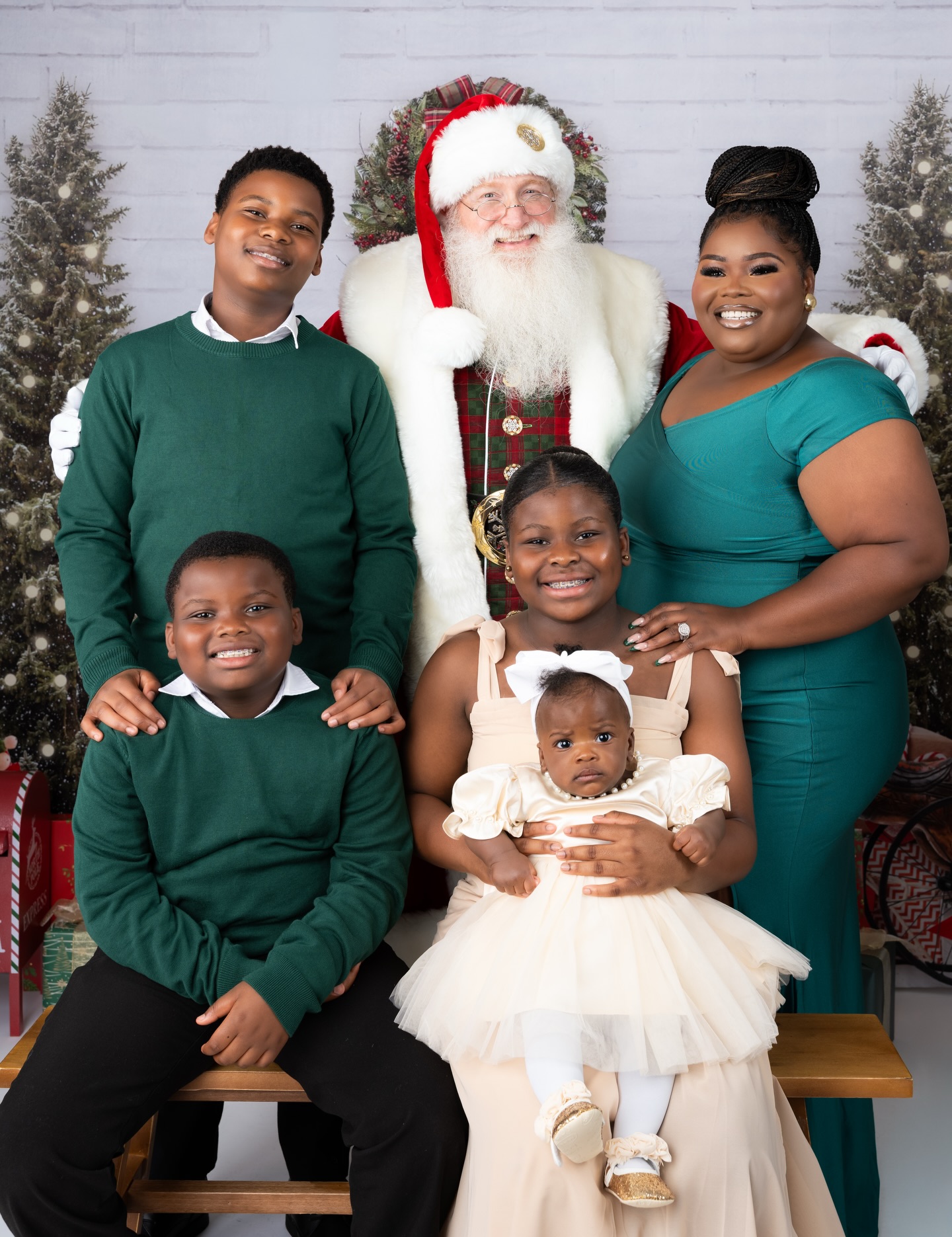 Once again, Santa brought us a day full of magic 🎅✨
Laughter, hugs, love, and many letters filled with dreams.
Thank you to every family who chose us and allowed us to be part of their Christmas this year.
We wish you a 2026 filled with blessings, joy, and beautiful moments together as a family. ✨🎄