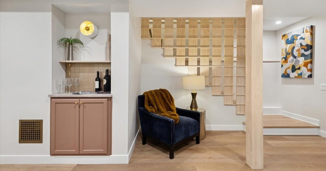 A fun + functional lower-level family room! Check out some of the unique #details 👀 #chicago #chicagorealestate #havenhomestager #chicagohomestaging #stagingworks #stagingsells #staging #homestaging