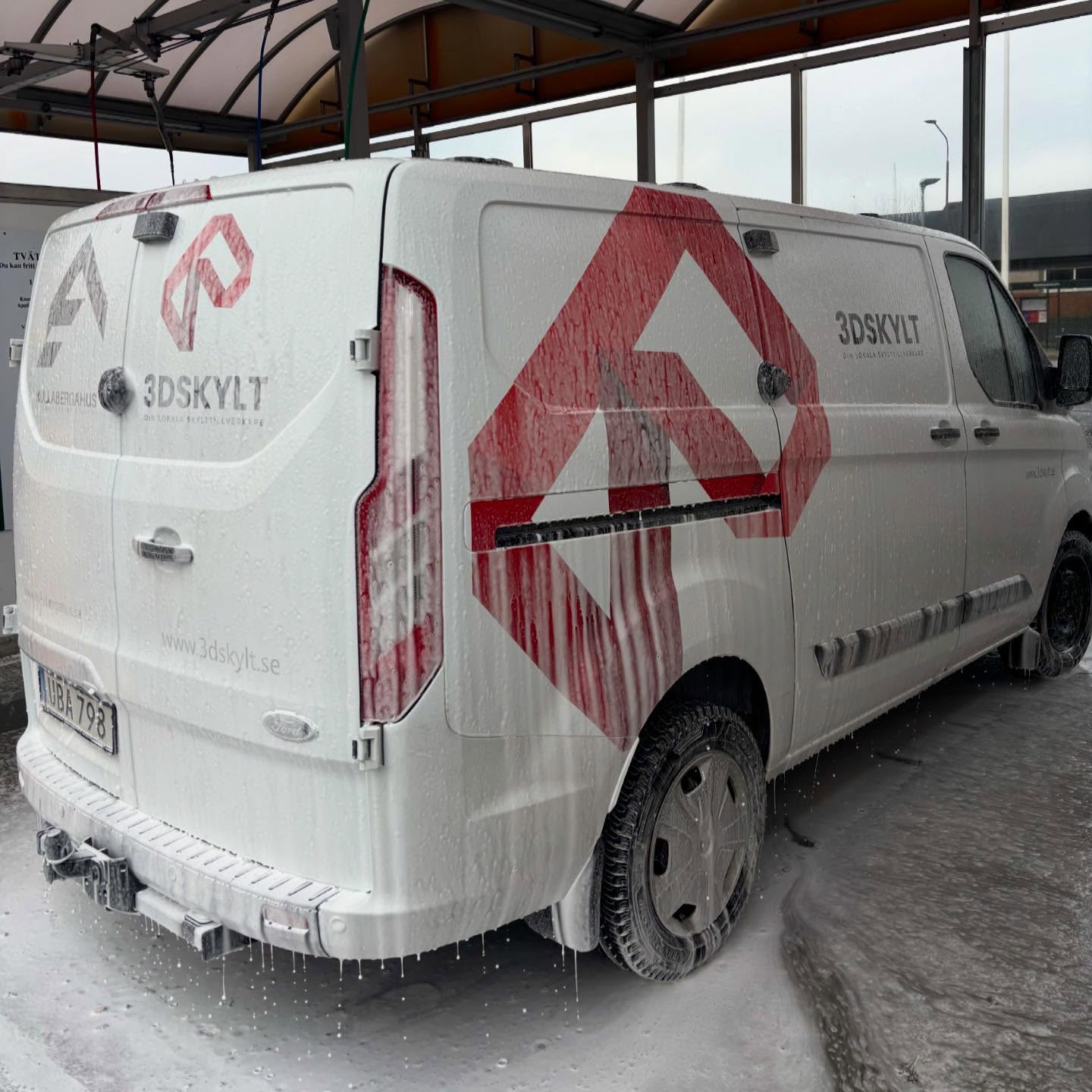 Välbehövlig vinter dusch..
Vi laddar om inför 2026.
#3dskylt #skyltar #sign #3dsign #channelletters signboard företag skyltfönster butik nordiskdesign