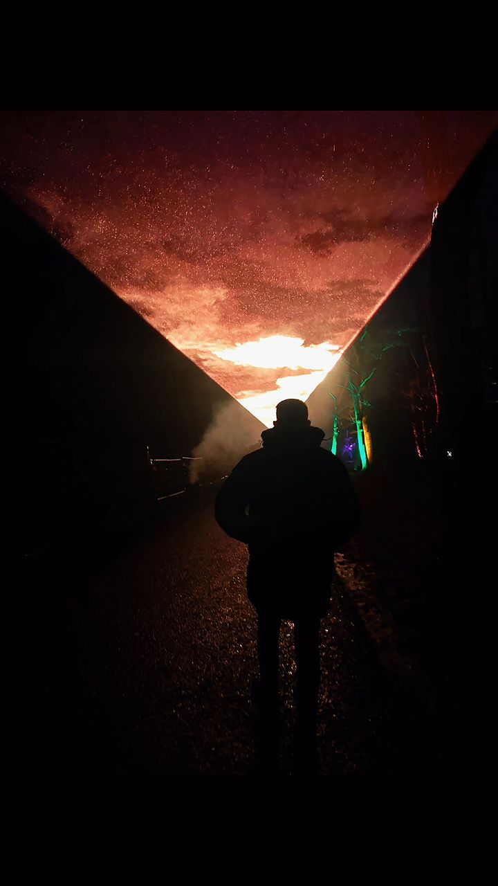 Weihnachten ist Übergang und Neuanfang.
Spannung ist da. Wachheit auch.
Etwas trägt.
Etwas will Richtung.
Etwas will Klarheit
Ein spannendes Weihnachten.
Ein neues Jahr mit Vision und Wirkung.
Wir gehen weiter.
