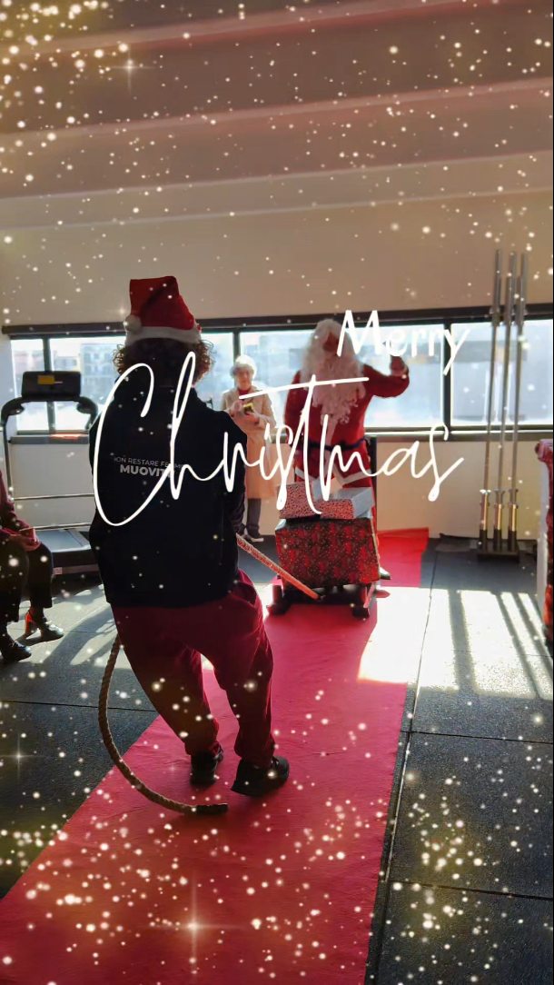 Ognuno ha messo qualcosa:
un addobbo, un sorriso, un po’ di cuore 🎄❤️
Così nasce l’albero Heron Force: fatto di persone, unione e spirito di squadra 👊🏼
In palestra come nella vita,
quando ognuno contribuisce… il risultato è speciale!
🎅 Buon Natale dalla famiglia Heron Force
che questo spirito di unione, energia e condivisione ci accompagni anche nel nuovo anno… dentro e fuori dalla palestra ❤️
•
•
#heronforce #viral #functionaltraining
#fitfamily #communityfitness