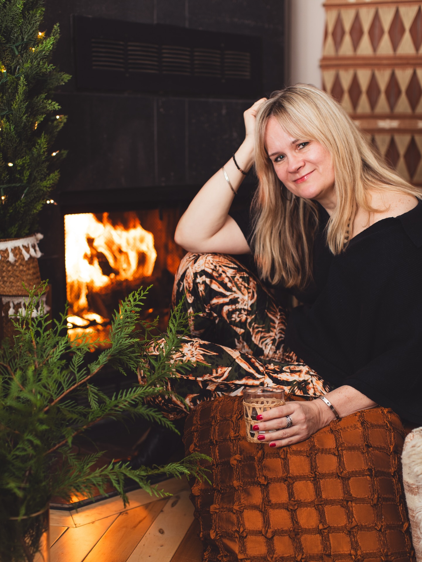 Wintering - slow & snug….🪵✨♥️😘
#cozyhome #winterslowdown #quietmoments #cabinvibes