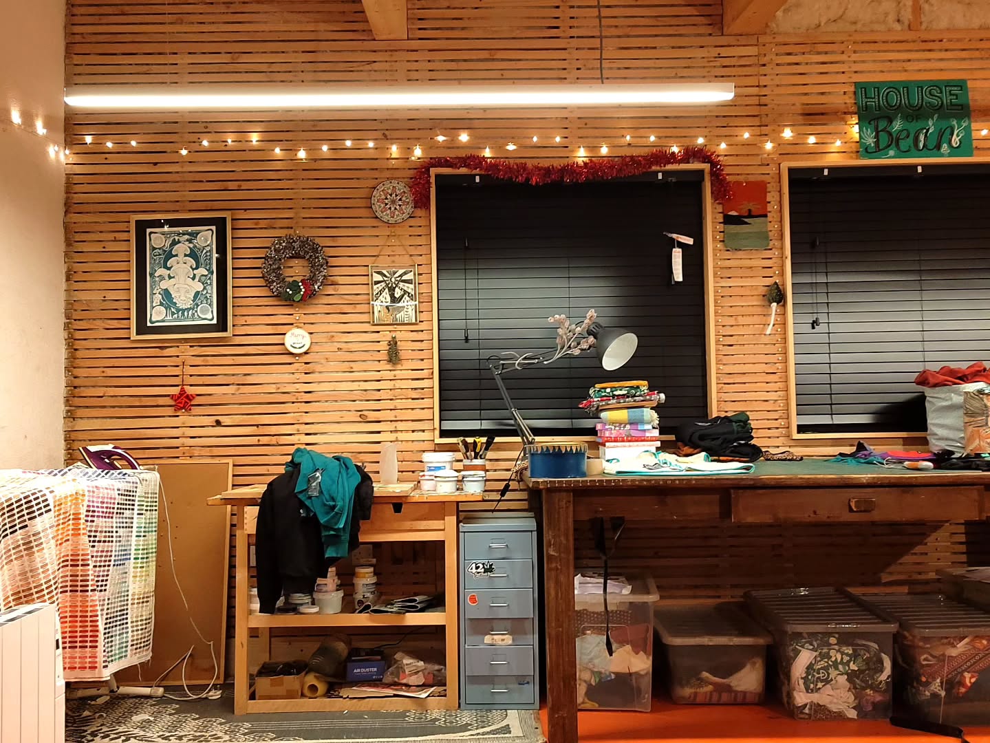 wishing you all a very merry christmas from the new house of bean HQ 🎄 thanks to so many of you for your support this year whether at events or online, your custom is hugely appreciated 💚
the coming year marks 12 years of house of bean ✨ and at strange times like these I'll be working very hard to bring you new things to keep the spirit alive 🍄
see you all next year!
www.houseofbeanco.com
#botanical #hemp #hempclothing #sustainableclothing #handmade #madetoorder #smallbusiness #screenprint #mushrooms #trees