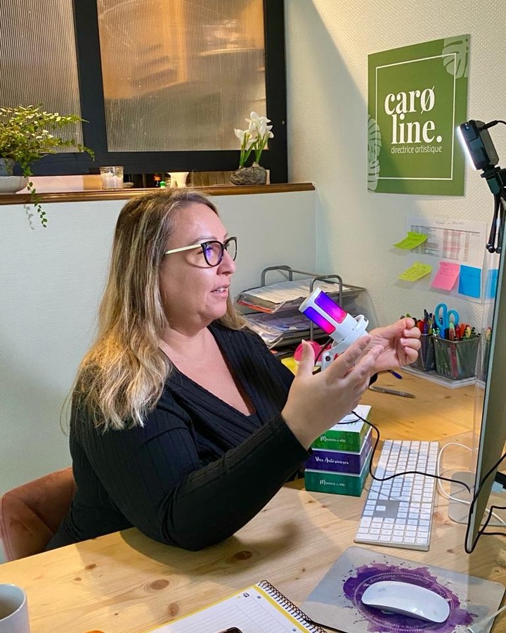 Je vais être honnête. Quand j'ai imaginé La Semaine des Patronnes Inarrêtables, c'était conçu pour être une expérience éphémère.
Un "One Shot".
Une étincelle de 5 jours pour clôturer l'année.
Je m'attendais à donner quelques conseils, à partager de l'énergie.
Mais ce qu'il s'est passé durant ces 5 jours a dépassé toutes mes prévisions.
Ce n'était pas juste des "Lives".
C'était de la transmutation.
Les retours ont été unanimes :
"J'ai appris plus en 5 jours qu'en 6 mois de formation payante."
"C'est d'une densité folle."
"Je viens de débloquer ma vision pour les 3 prochaines années."
J'ai réalisé que je ne pouvais pas remettre ce contenu dans un tiroir.
La valeur délivrée par mes expertes invitées et moi-même est trop précieuse pour disparaître.
Ce n'est pas du contenu "gratuit" classique.
C'est un programme de formation complet.
C'est pourquoi j'ai décidé d'en faire un Programme Replay Officiel.
Pour que celles qui n'étaient pas là, ou celles qui ont besoin de réécouter pour intégrer, puissent accéder à cette mine d'or stratégique.
C'est brut.
C'est intense.
Et c'est disponible maintenant.
Lien en bio et dans mon premier commentaire